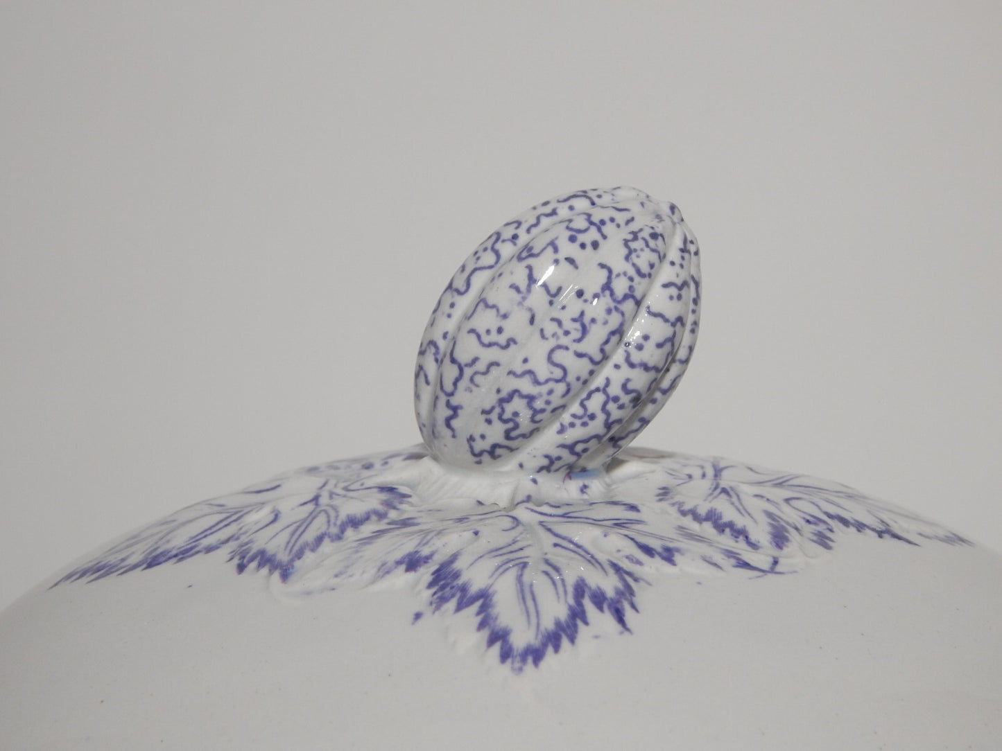 ANTICA ZUPPIERA CENTROTAVOLA CERAMICA INGLESE PRIMAVESI 1860 ERMINE BORDER VIOLA