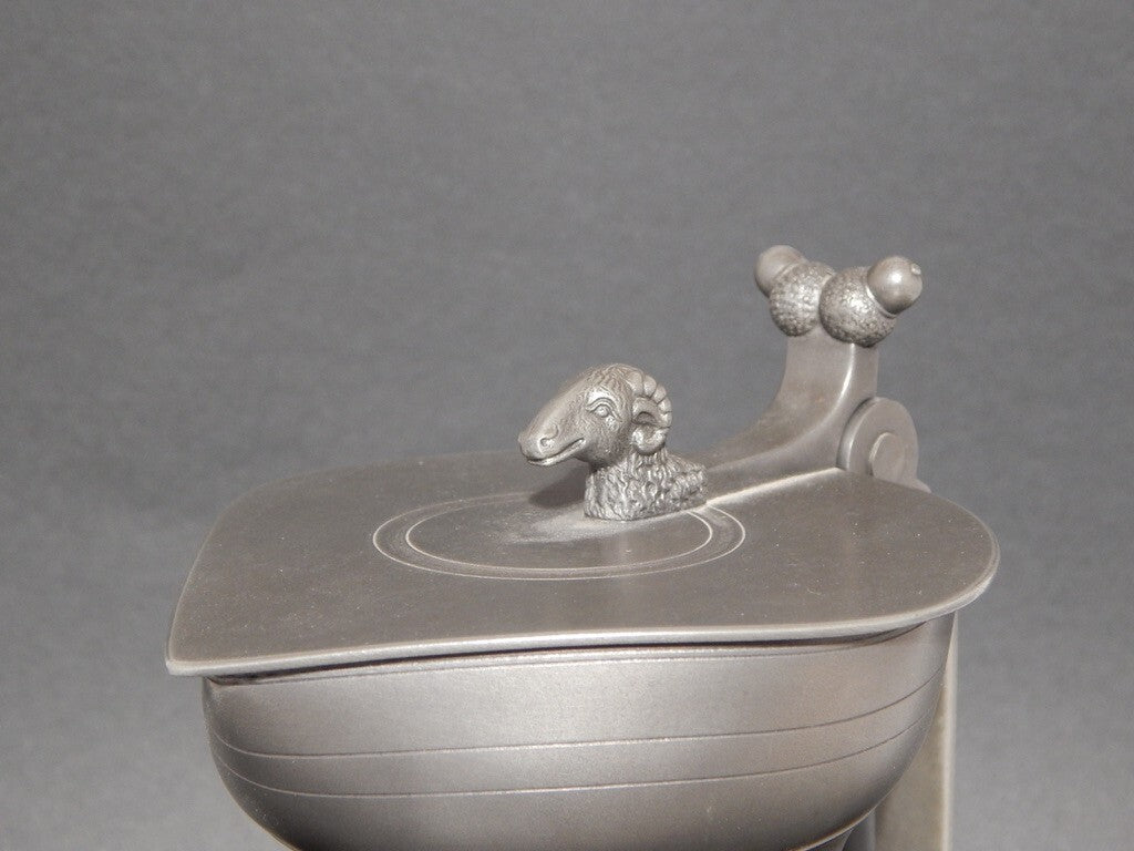 ANTICA COLLEZIONE BROCCA CARAFFA IN PELTRO 95% CON COPERCHIO CON TESTA ARIETE