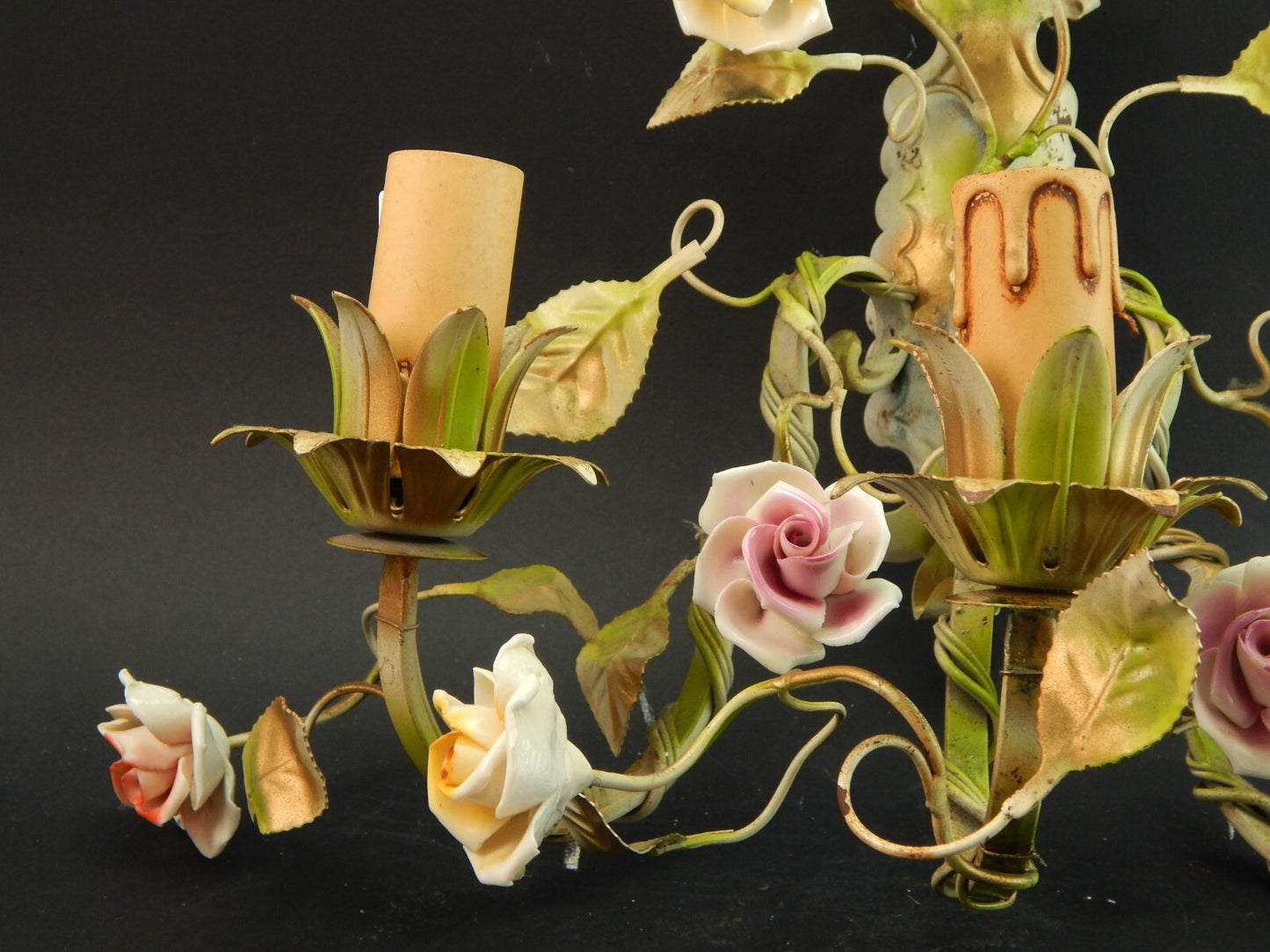 APPLIQUE TRE FUOCHI ANTICA LIBERTY FERRO BATTUTO E ROSE CERAMICA POLICROME #1733