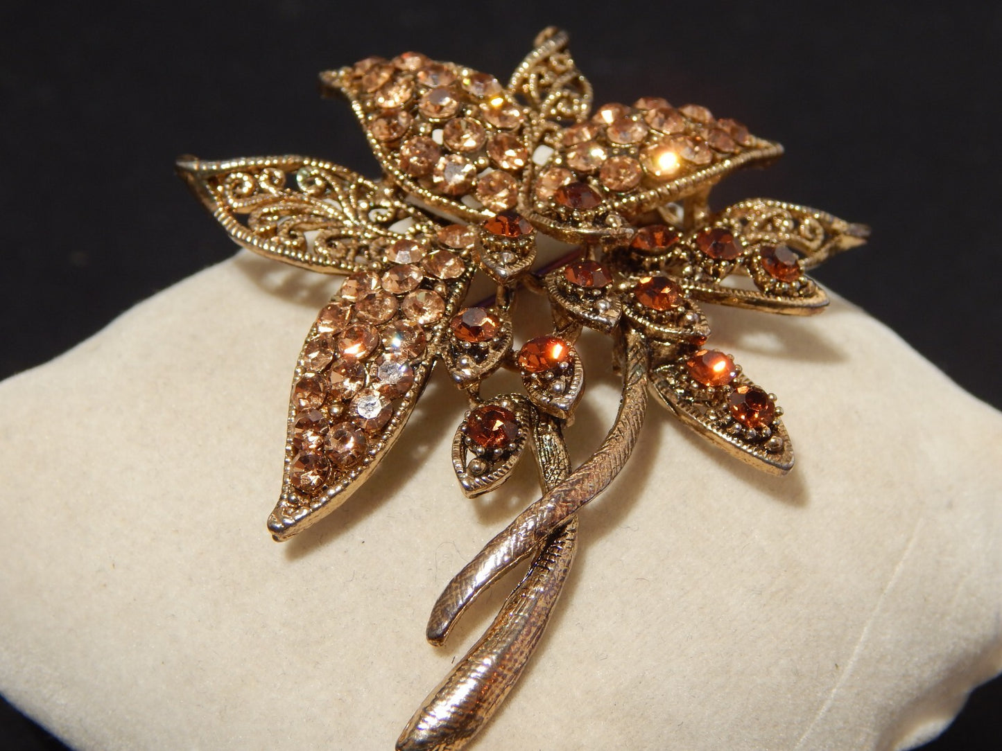 VINTAGE BIJOUX ELEGANTE SPILLA A FIORE CON CRISTALLI META' 900