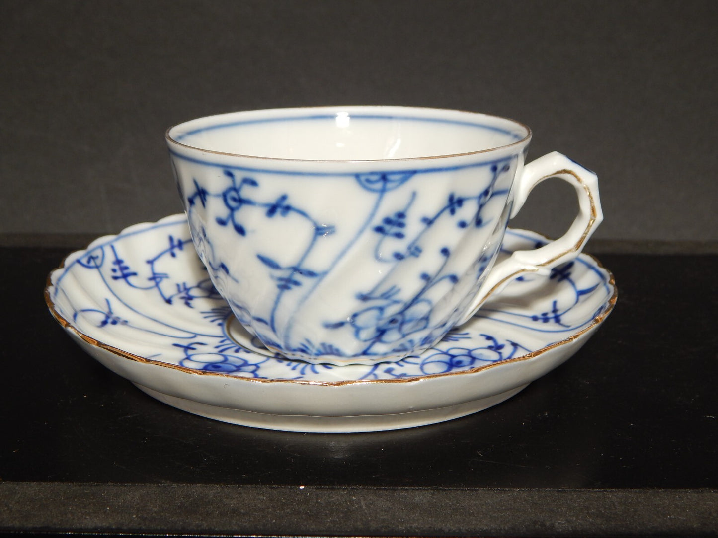 ANTICA TAZZA DA TE' PORCELLANA ROYAL TETTAU BLUE FLUTED BIANCO BLU PROFILO ORO