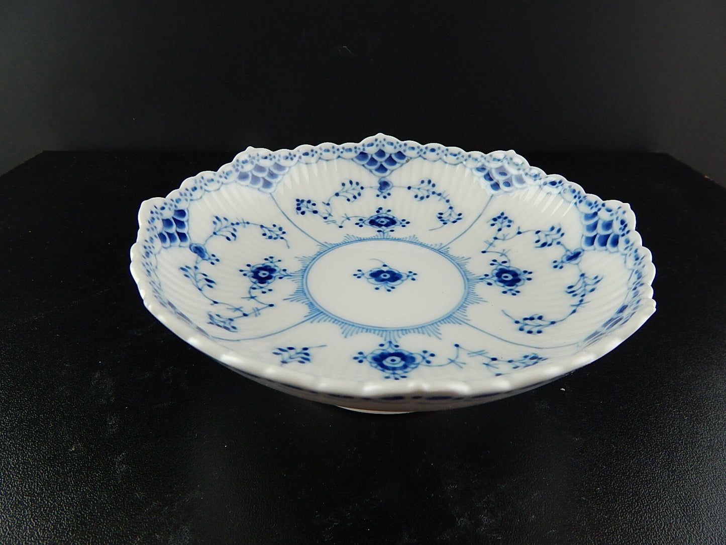 ROYAL COPENHAGEN PORCELLANA BLUE FLUTED HALF LACE PREZIOSA CIOTOLA ALZATA 511