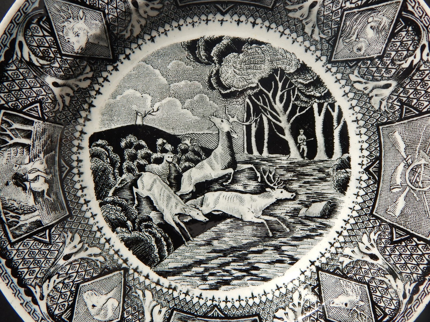 ANTICO RARO PIATTO CACCIA AL CERVO CERAMICA TURRITA LIVORNO A MENICANTI FINE 800