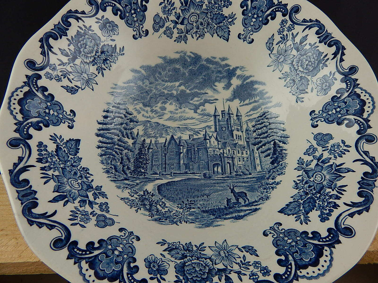 PORCELLANA VINTAGE CENTROTAVOLA WEDGWOOD ROYAL HOMES OF BRITAIN BALMORAL CASTLE