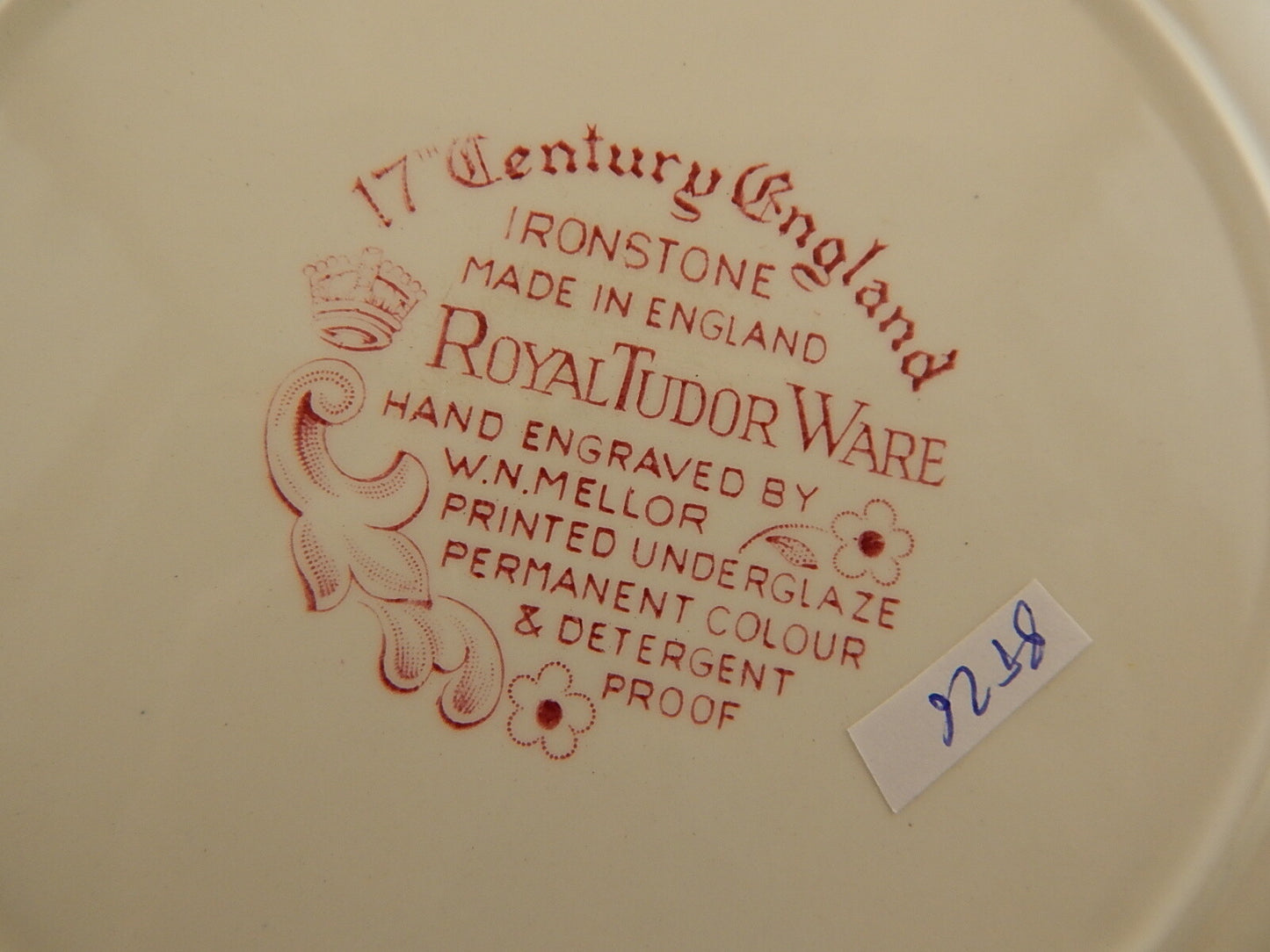 CERAMICA VINTAGE PIATTO ROYAL TUDOR STAMPATO A MANO DA MELLOR BIANCO-ROSSO