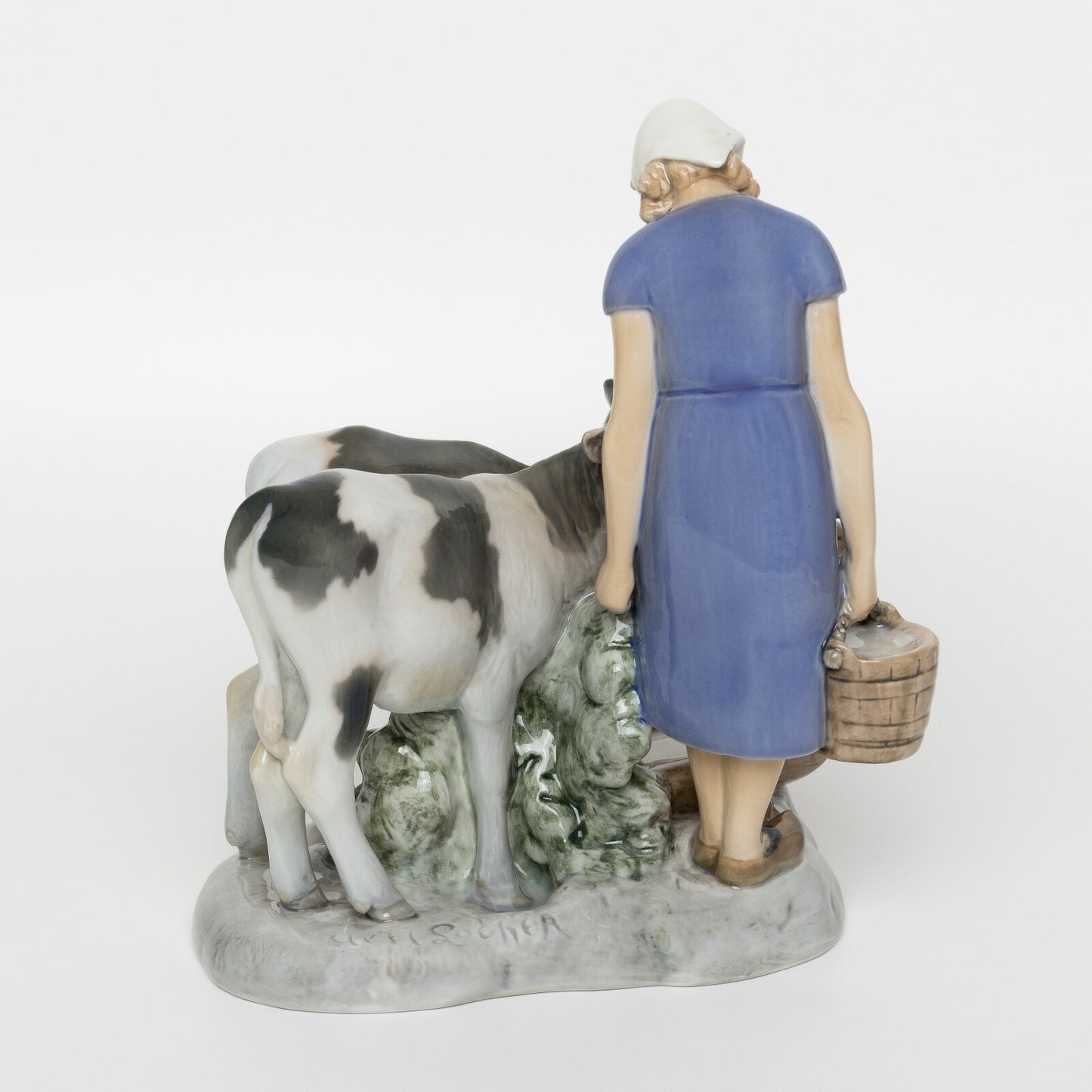 STATUINA PORCELLANA ROYAL COPENHAGEN BING&GRONDAHL "Ragazza con Vitelli" CM. 20