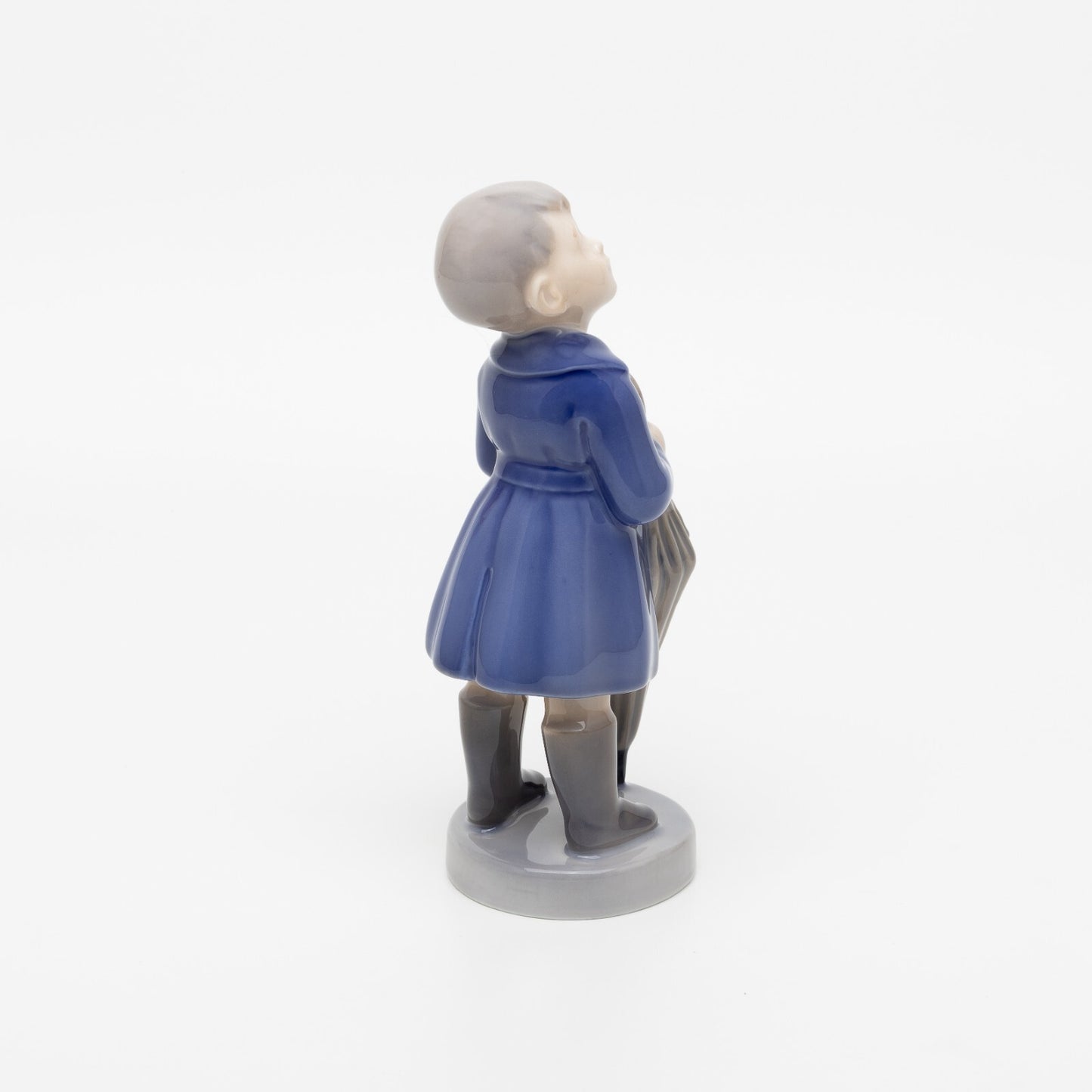 STATUINA PORCELLANA ROYAL COPENHAGEN "Aprile, Ragazzo con Ombrello" 4526 CM 17x7