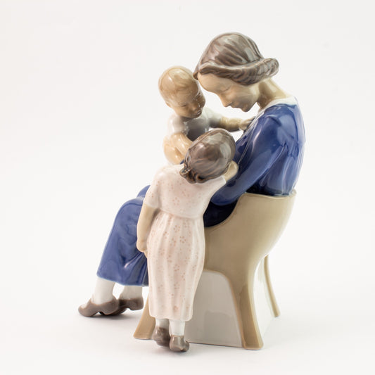 STATUINA PORCELLANA ROYAL COPENHAGEN BING&GRONDAHL "Famiglia Felice" 2262