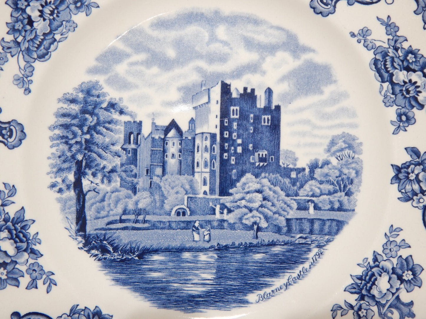 VINTAGE JOHNSON BROS OLD BRITAIN CASTLE BLU PIATTO PIANO PORCELLANA DIFETTO 1905