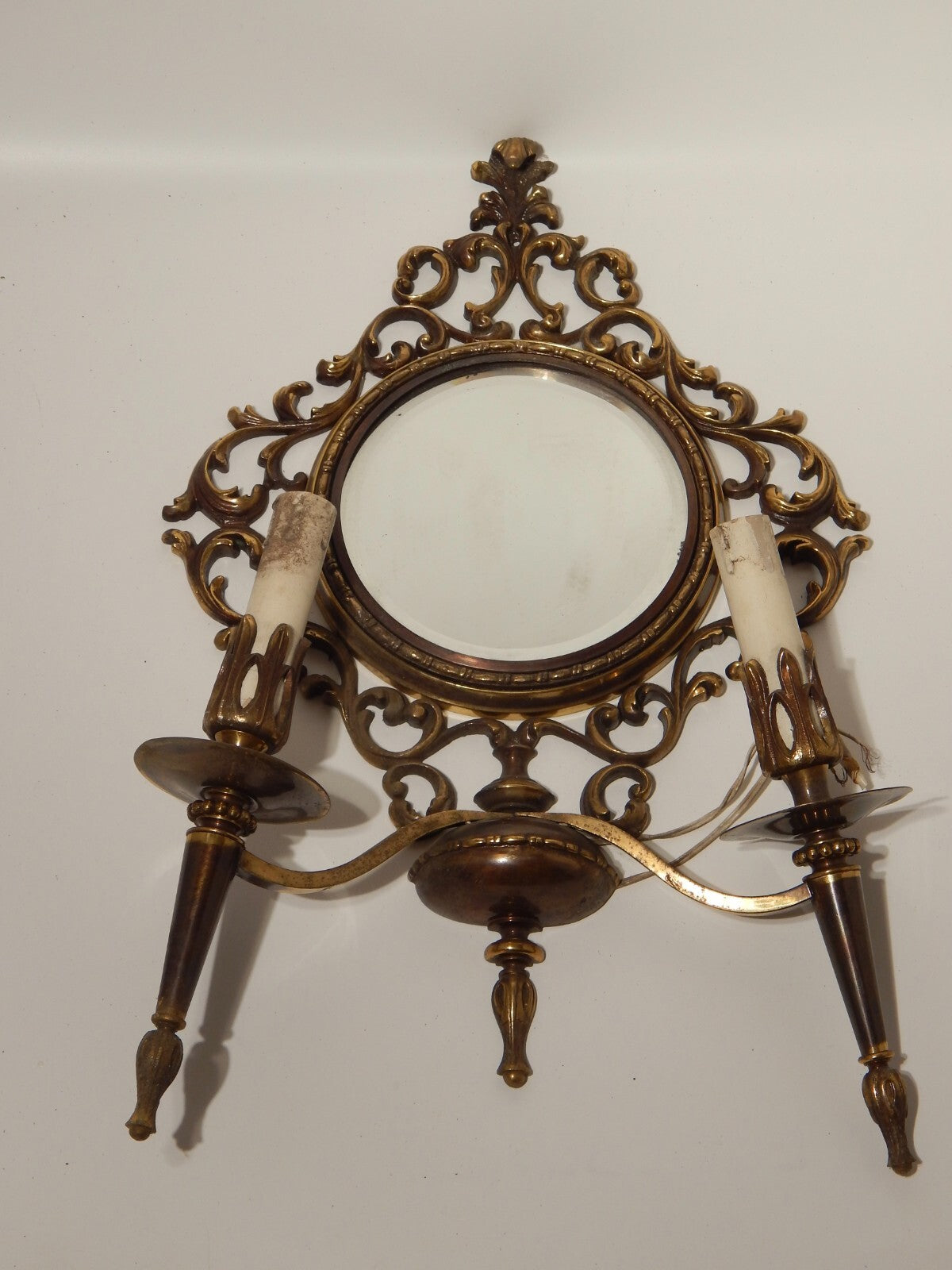 ANTICA APPLIQUE 2 FUOCHI CON CORNICE STILE BAROCCO OTTONE O BRONZO E SPECCHIO