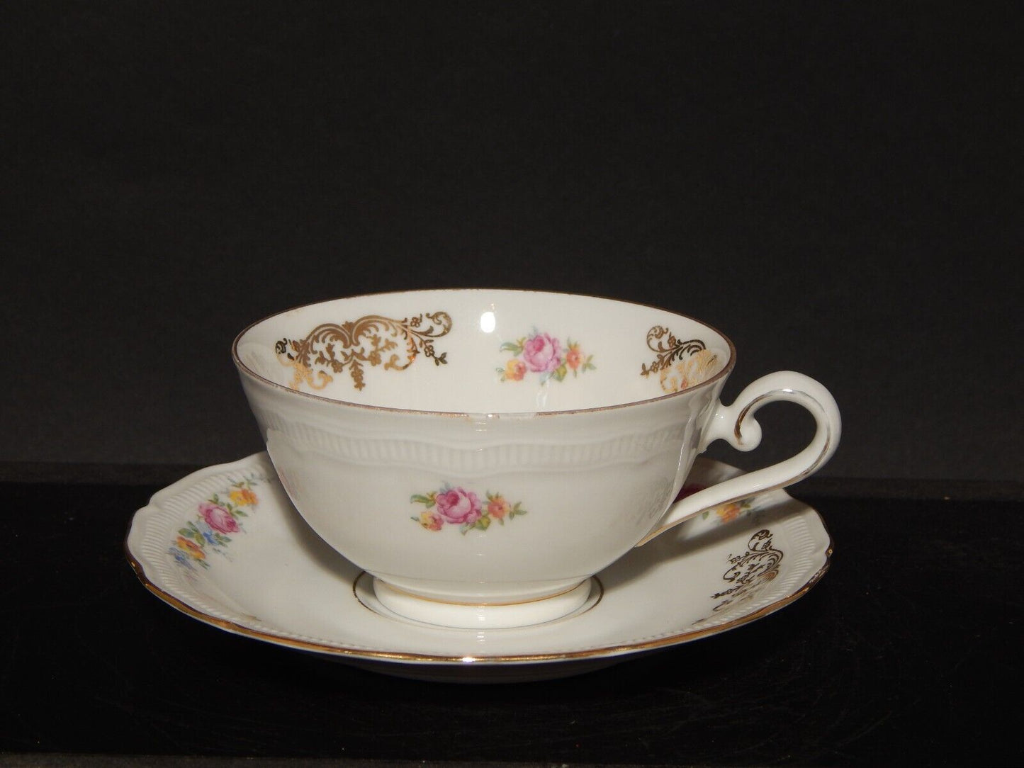 ANTICA TAZZA TE' PORCELLANA BIANCA ARABESCHI BAVARIA SELTMANN RENATE DIFETTO