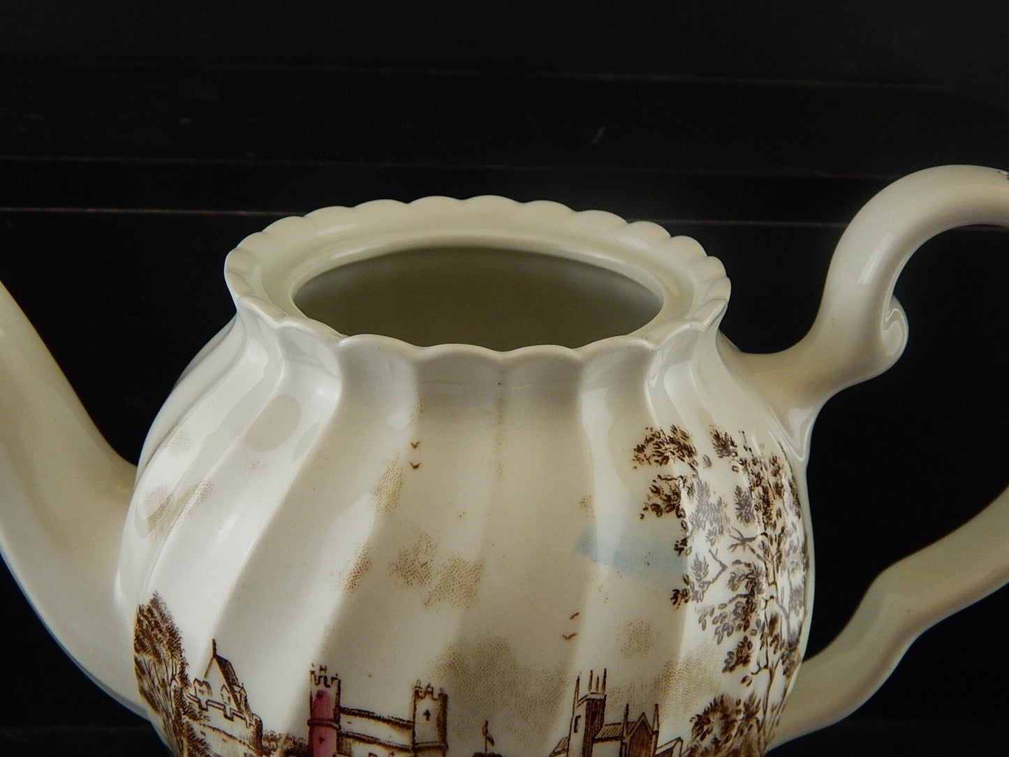 VINTAGE SEMI PORCELLANA JOHNSON BROS COLLEZIONE ANCIENT TOWERS CAFFETTIERA