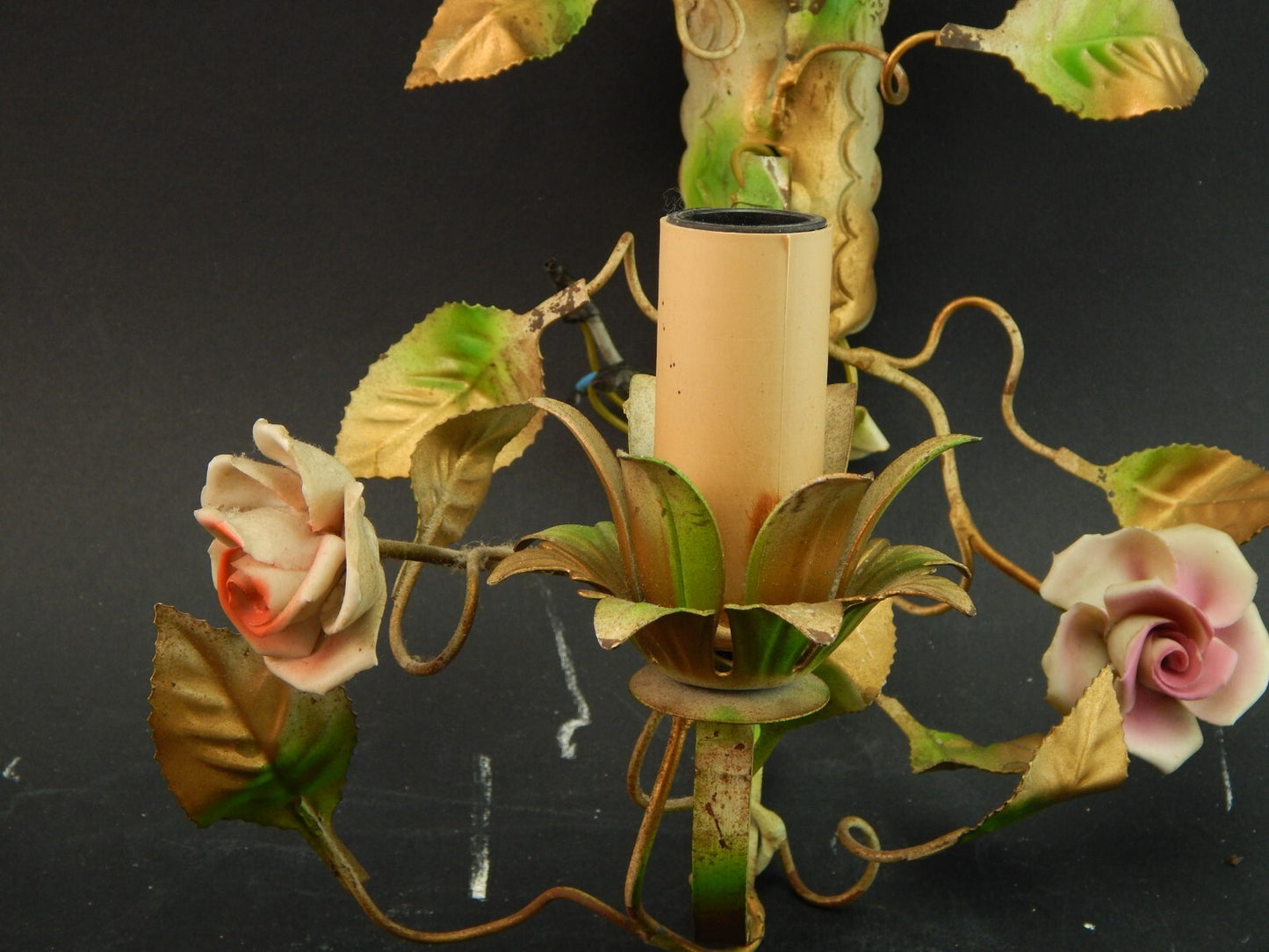 APPLIQUE 1 FUOCO ANTICA LIBERTY FERRO BATTUTO E ROSE CERAMICA POLICROME #1730