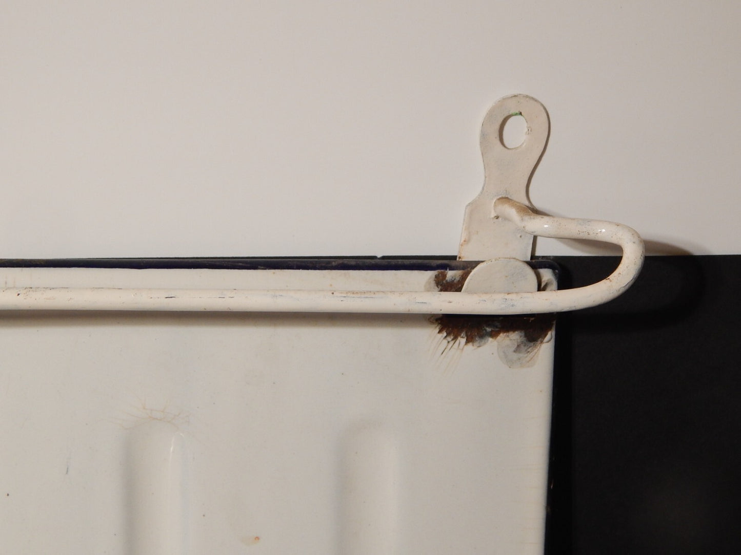 ANTICO PORTA MESTOLI CUCINA ANNI '30 LATTA SMALTATA PORCELLANATA BIANCA #