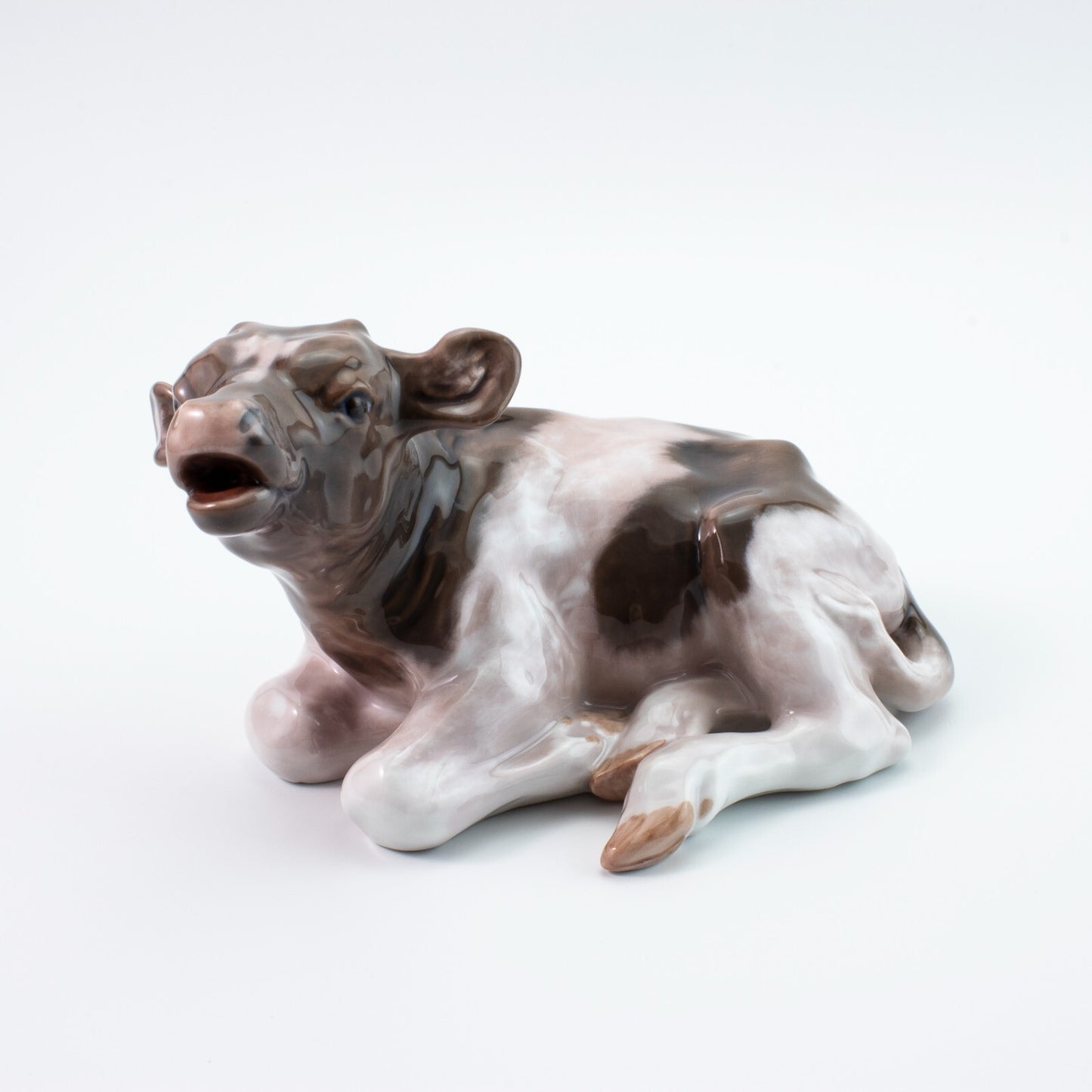 STATUINA PORCELLANA ROYAL COPENHAGEN "Vitello Sdraiato" COD 1072 CM 10x17x11