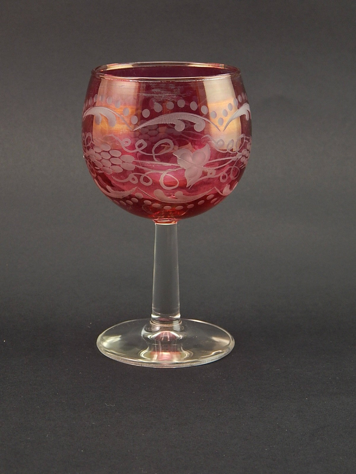 ANTICO BICCHIERE CALICE CRISTALLO ROSSO RUBINO INCISO ALL'ACIDO BOEMIA A872