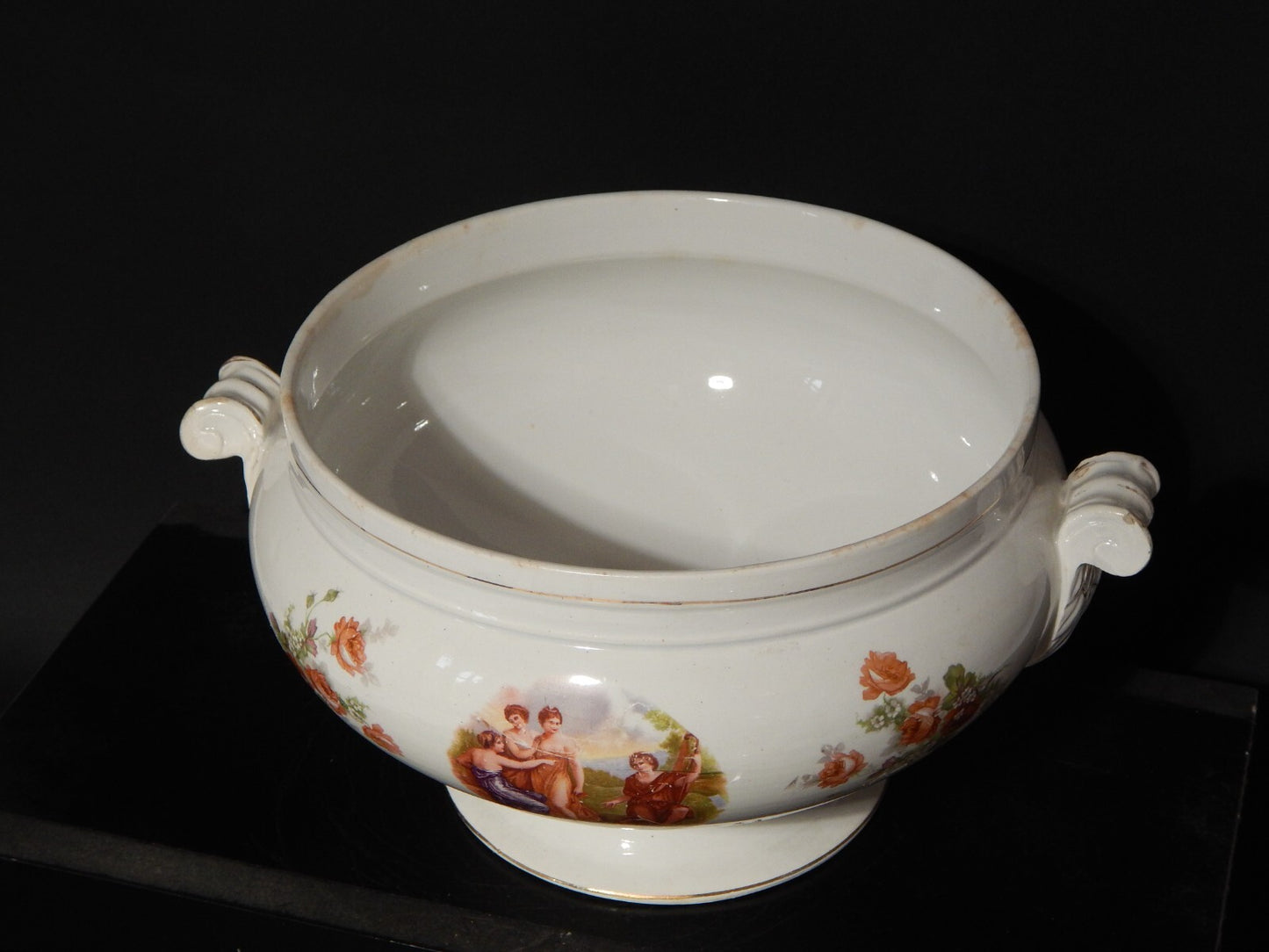 ANTICA ZUPPIERA CENTROTAVOLA CERAMICA PIEMONTESE CHIUSA PESIO ANGELIKA KAUFFMANN