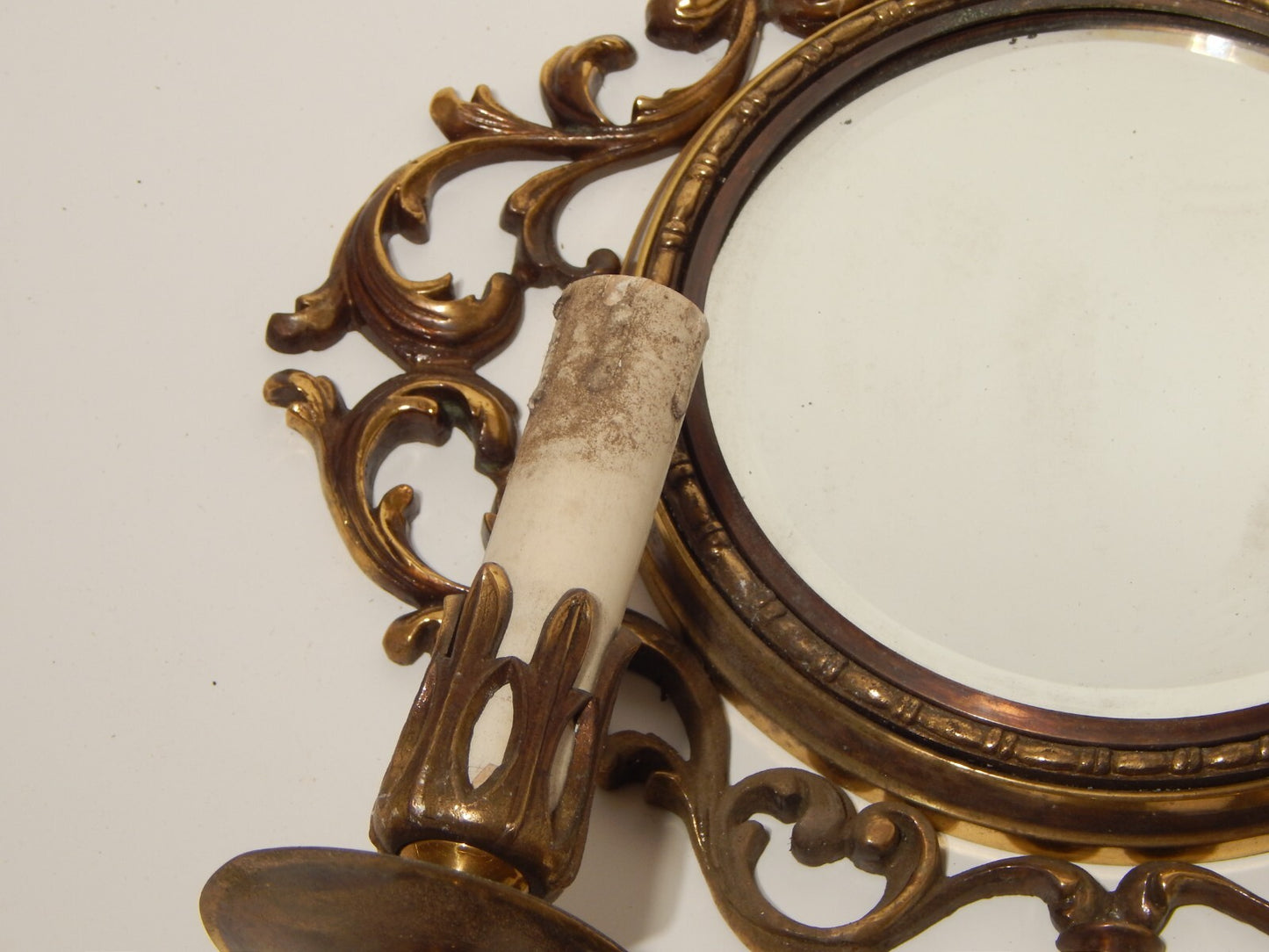 ANTICA APPLIQUE 2 FUOCHI CON CORNICE STILE BAROCCO OTTONE O BRONZO E SPECCHIO