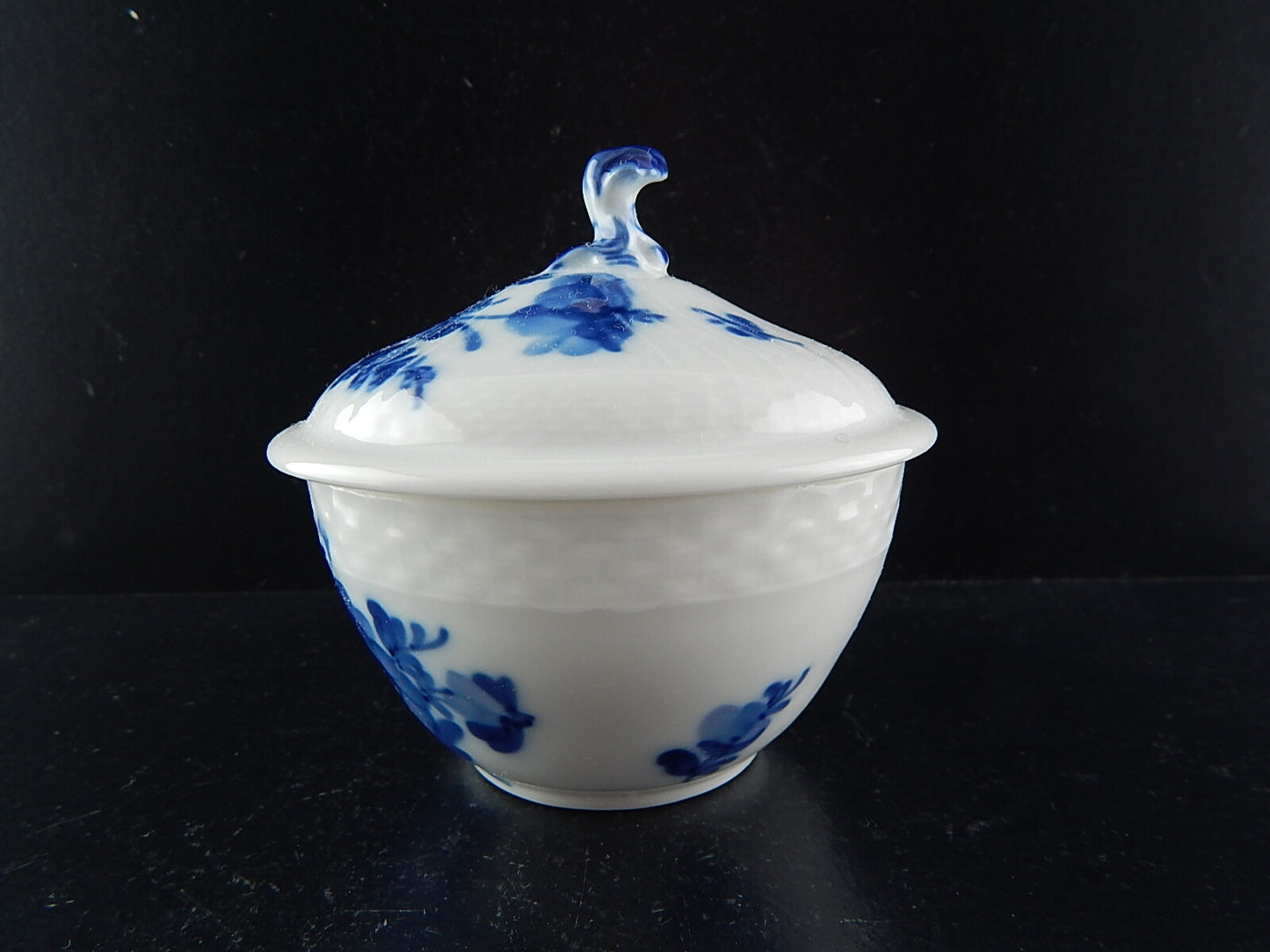 ROYAL COPENHAGEN PORCELLANA ZUCCHERIERA BLUE FLOWER SUGAR POT
