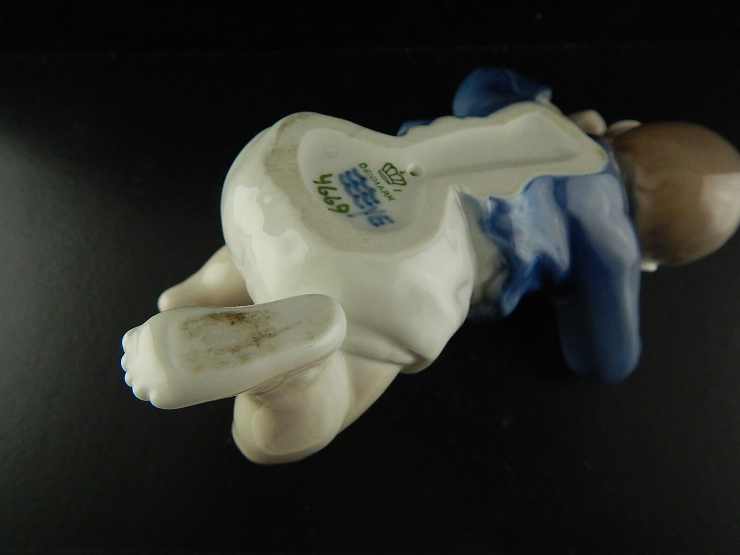 ANTICA STATUINA PORCELLANA ROYAL COPENHAGEN IL BAMBINO SDRAIATO DI JOHN GALSTER