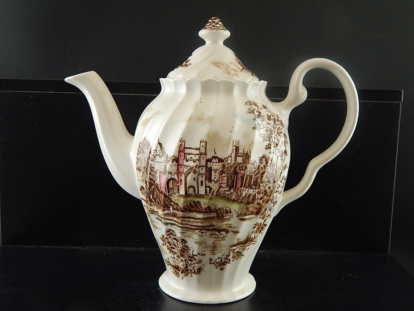 VINTAGE SEMI PORCELLANA JOHNSON BROS COLLEZIONE ANCIENT TOWERS CAFFETTIERA