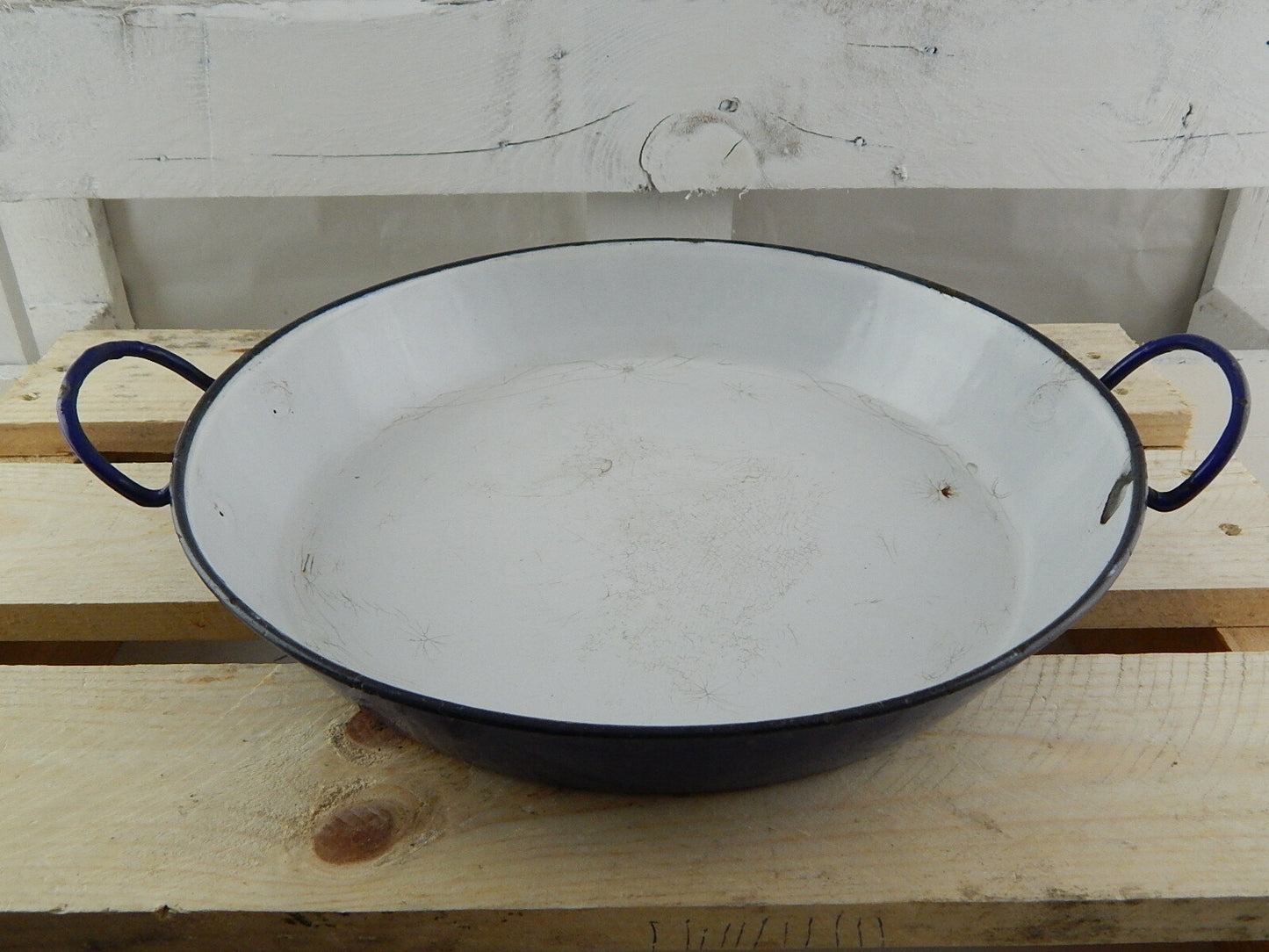 ANTICA PADELLA CON COPERCHIO LATTA METALLO SMALTATA BIANCA E BLU 2 LEONI BASSANO