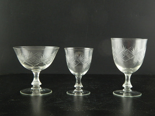 ANTICO ART DECO SET 18 BICCHIERI CALICI CRISTALLO BOEMIA INCISI MOLATI BOTTIGLIA