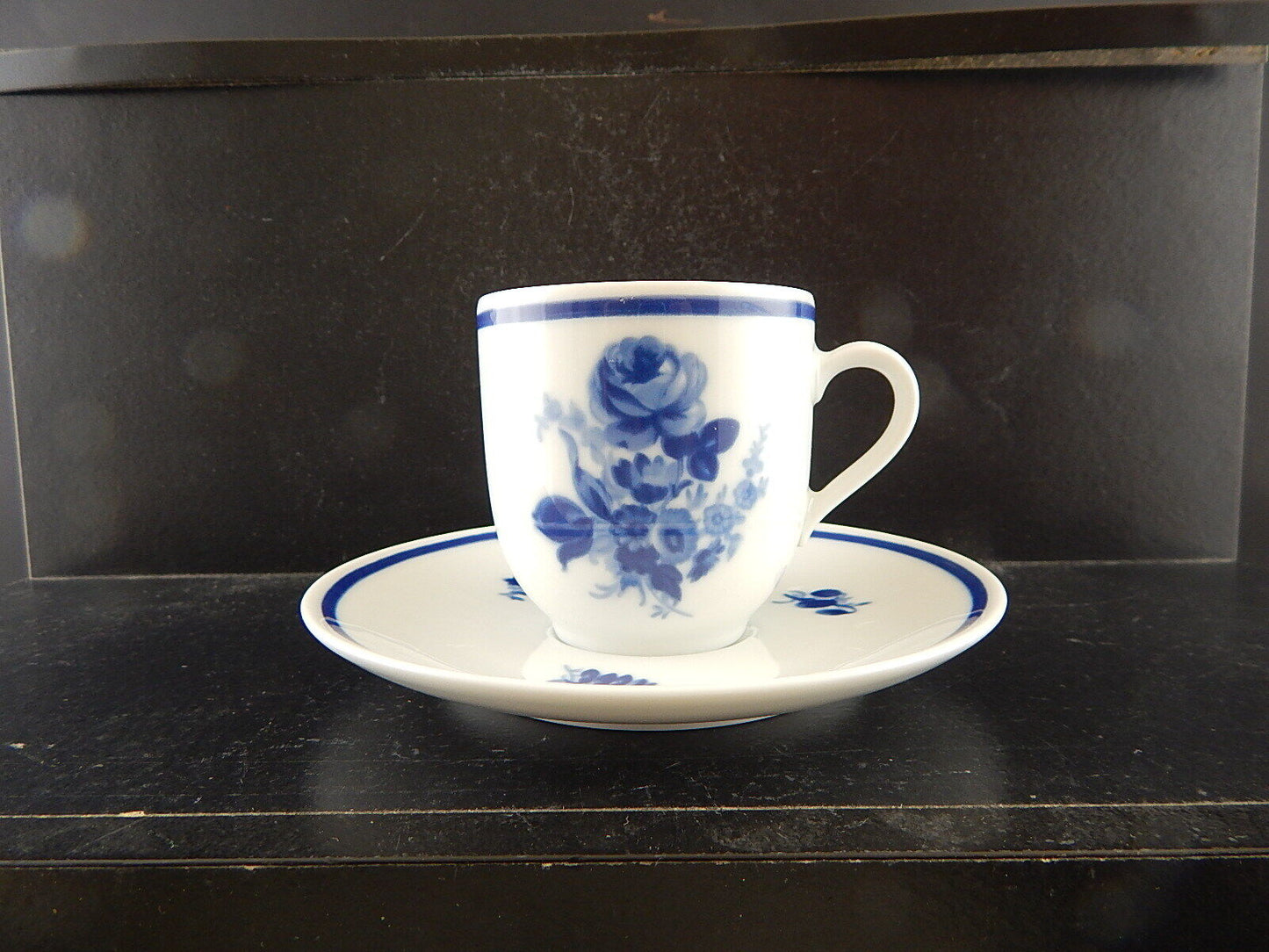 ANTICO RARA TAZZA E PIATTINO PORCELLANA BIANCA FIORI BLU WINTERLING BAVARIA