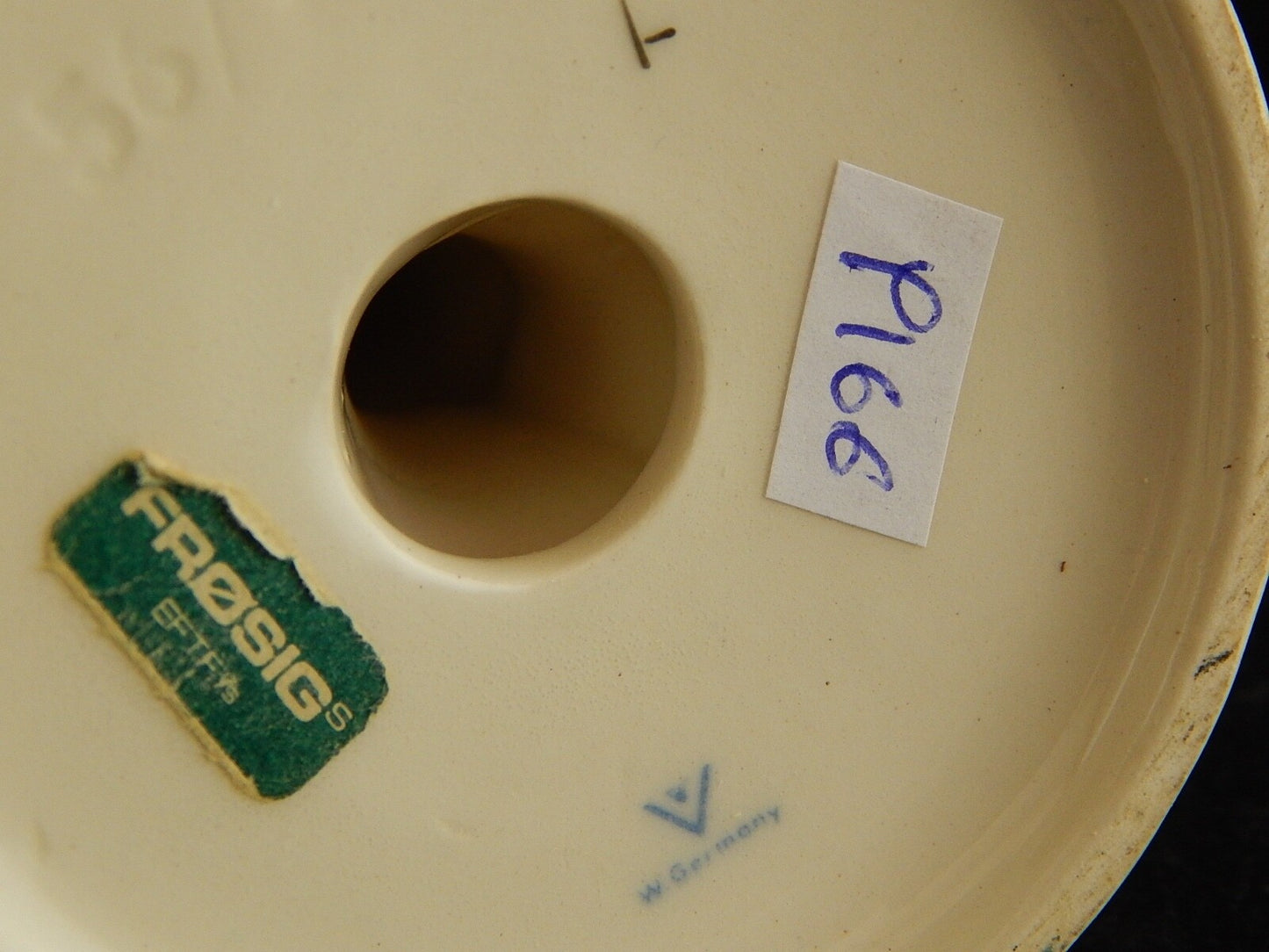 VINTAGE RARA STATUINA PORCELLANA GOEBEL HUMMEL BAMBINA SULL'ALBERO CON CANE