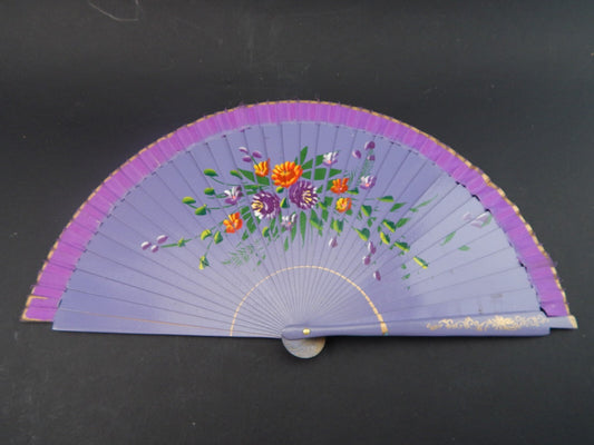 VINTAGE VENTAGLIO VIOLA IN BAMBU’ DIPINTO CON DECORO FLOREALE META' DEL 900