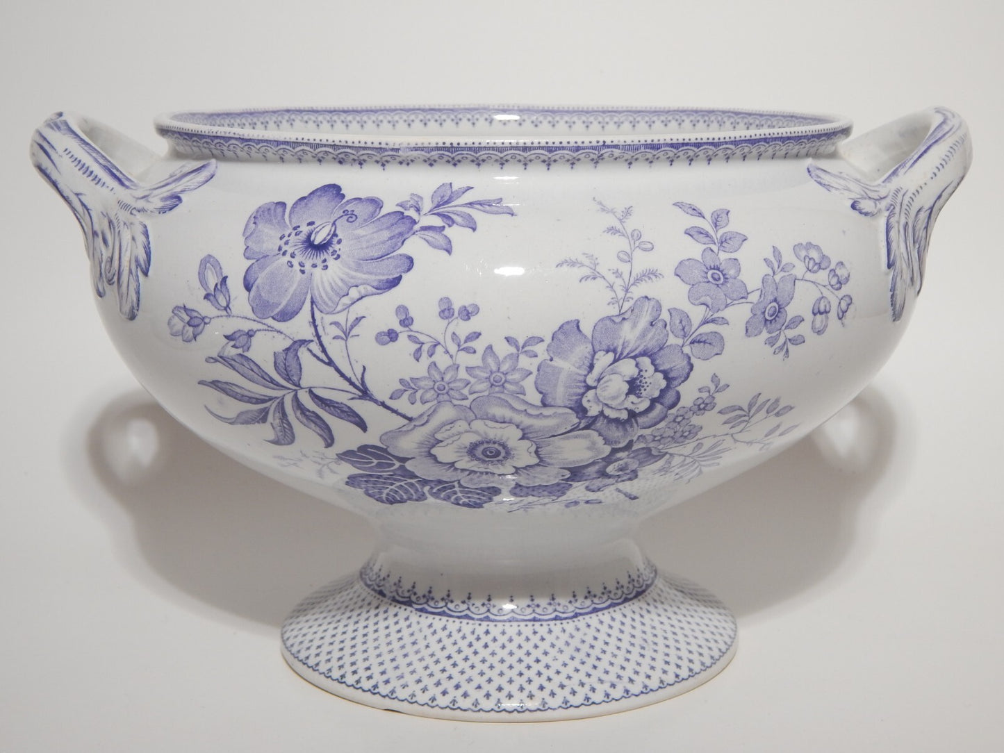 ANTICA ZUPPIERA CENTROTAVOLA CERAMICA INGLESE PRIMAVESI 1860 ERMINE BORDER VIOLA