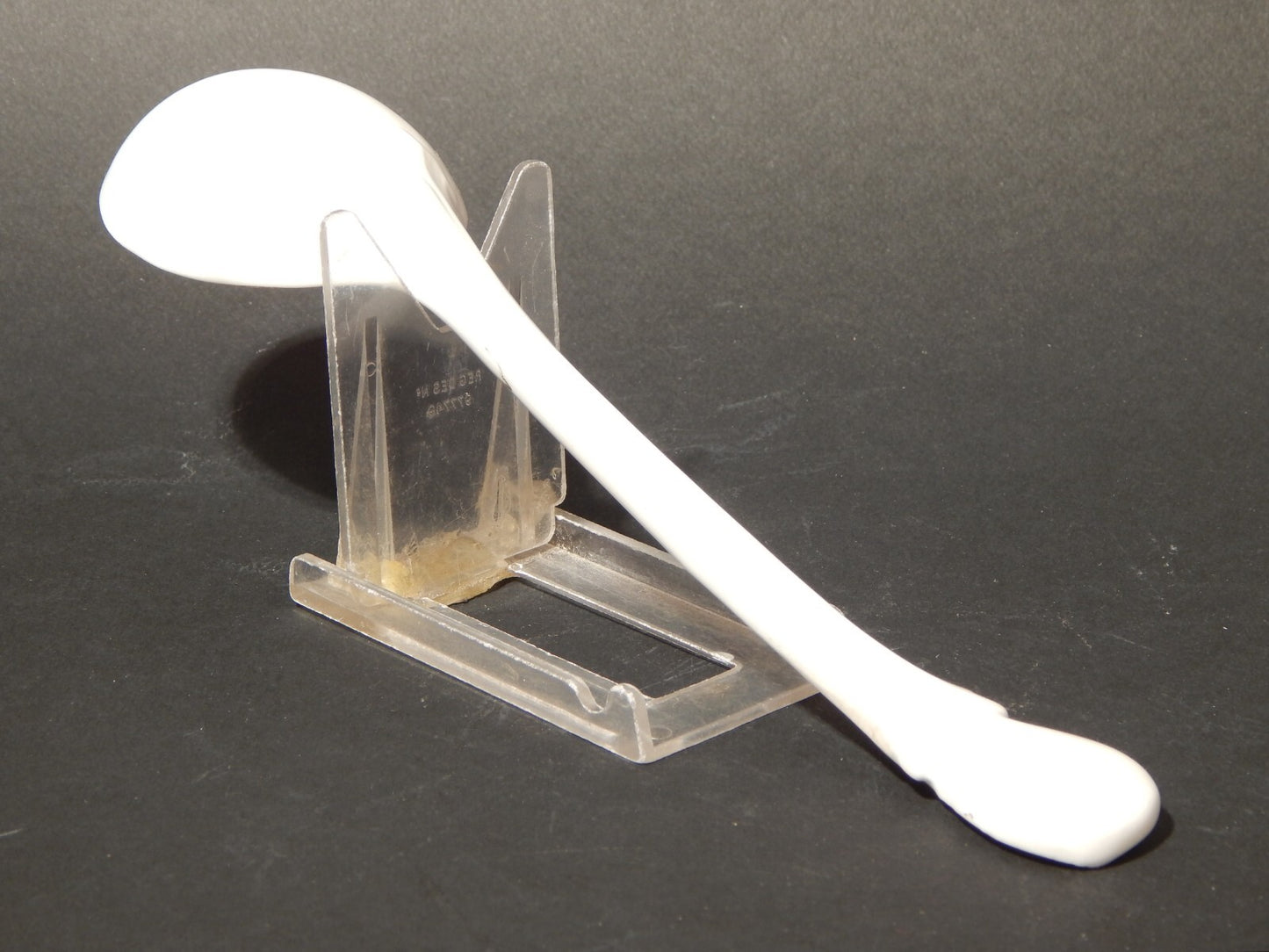 ANTICO RARO CUCCHIAIO DA SALSIERA IN PORCELLANA BIANCA CON DECORO IN ORO