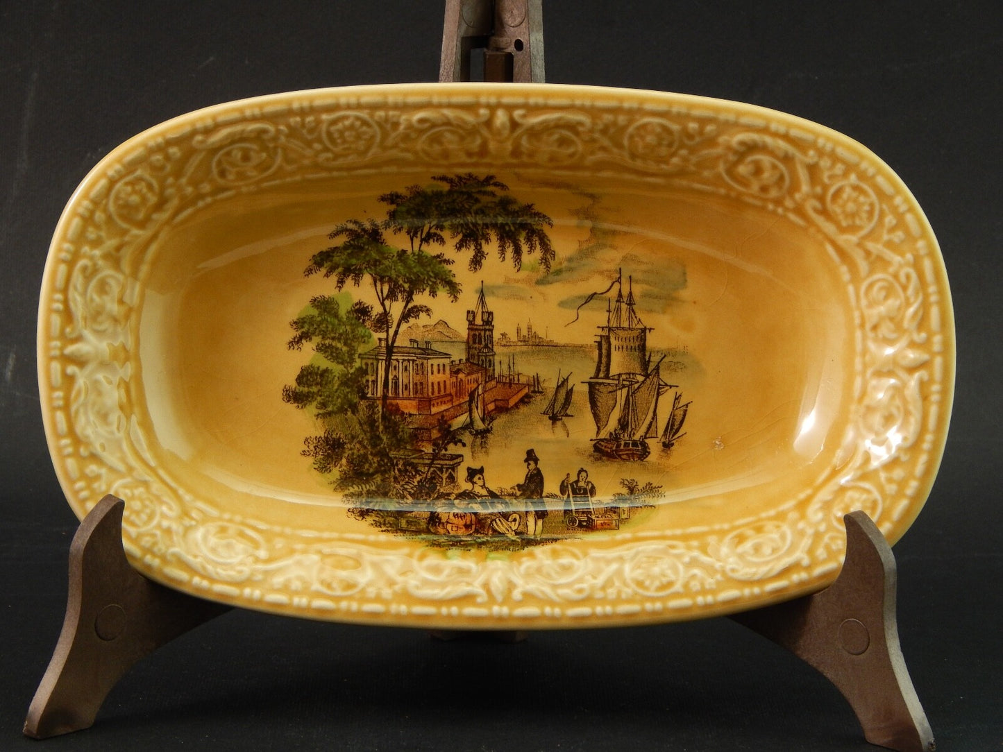 VINTAGE VASSOIO RAVIERA ROYAL STAFFORDSHIRE CERAMICS ENGLAND SAFE HARBOUR