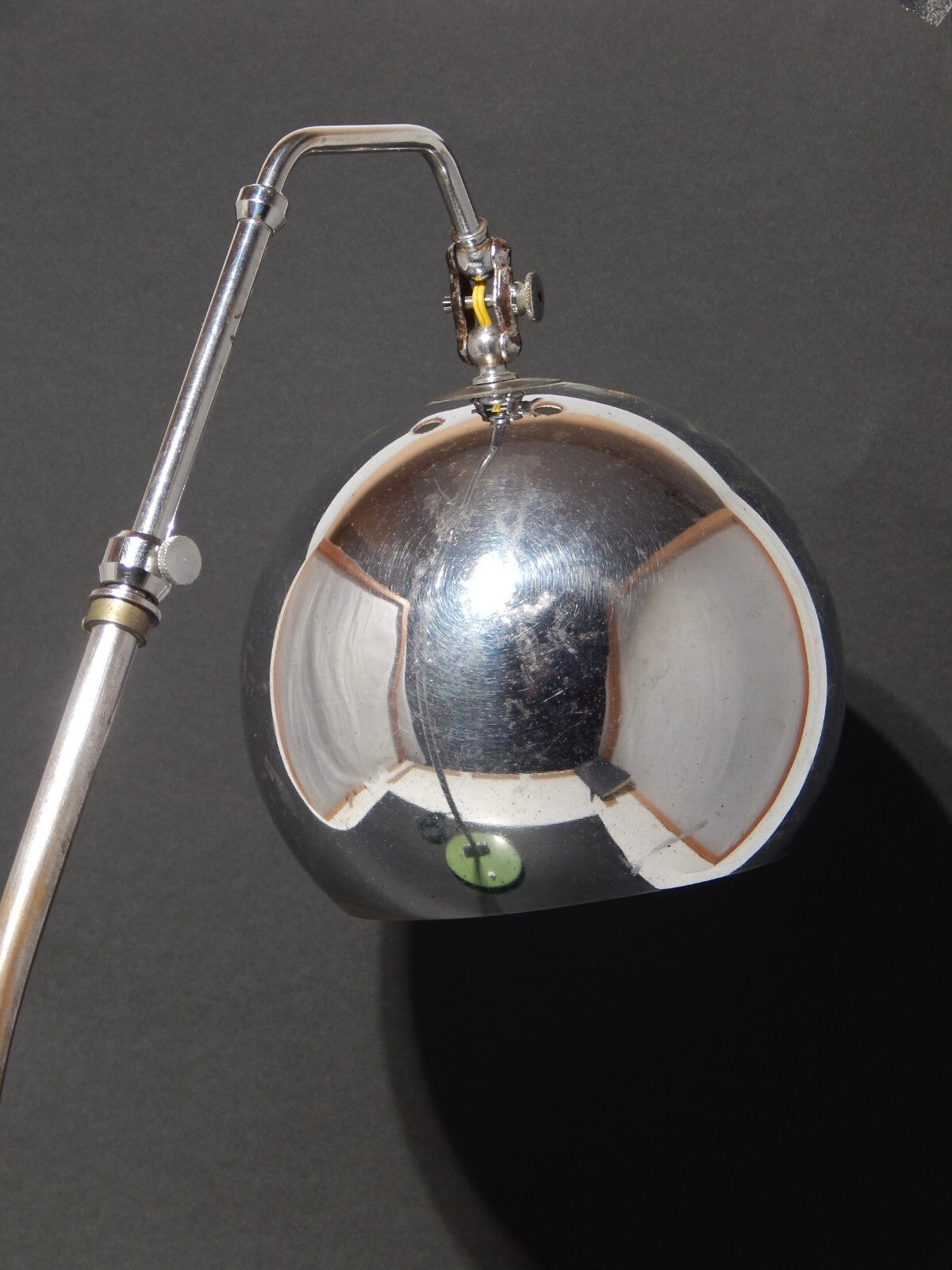 MODERNARIATO RARA LAMPADA TAVOLO SCRIVANIA PARALUME GLOBO CROMATO REGOLABILE