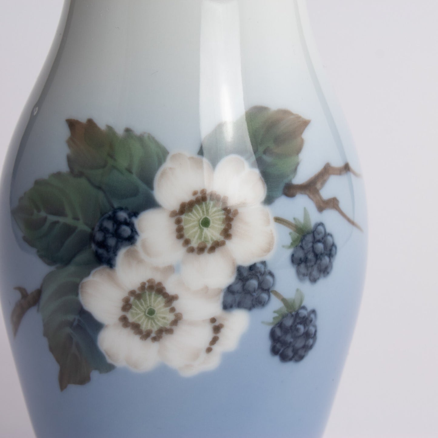 VASO PORCELLANA ROYAL COPENHAGEN "Le More" ORIGINALE HANDMADE 288-2289