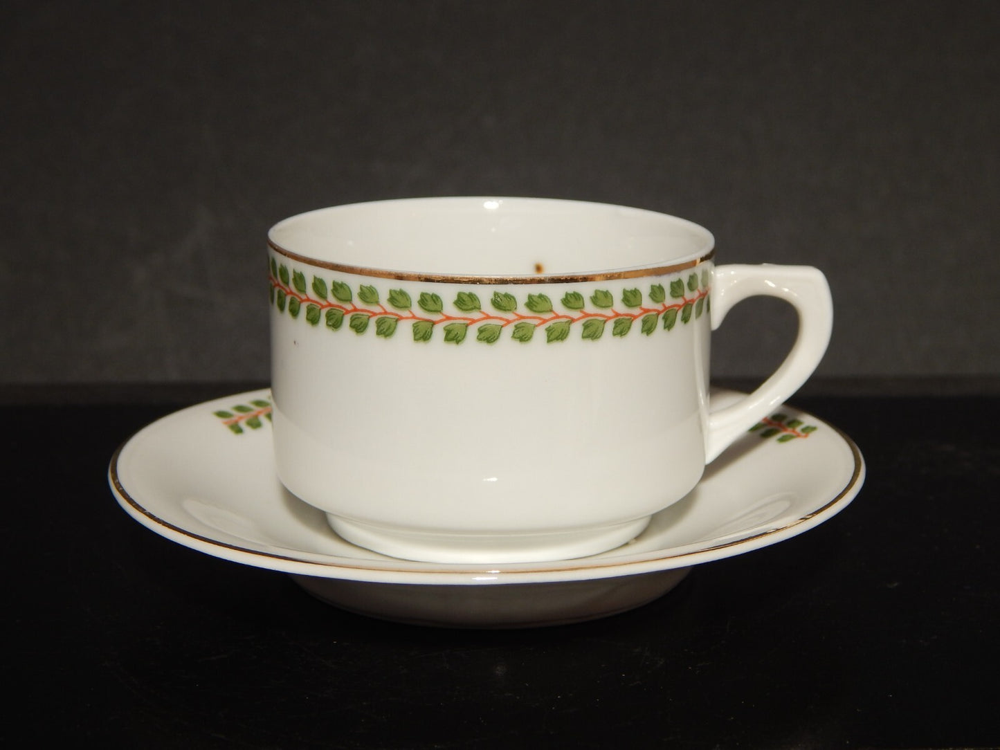 ANTICA TAZZINA CAFFÈ PORCELLANA BIANCA GHIRLANDE PICCOLE FOGLIE VERDI #1235