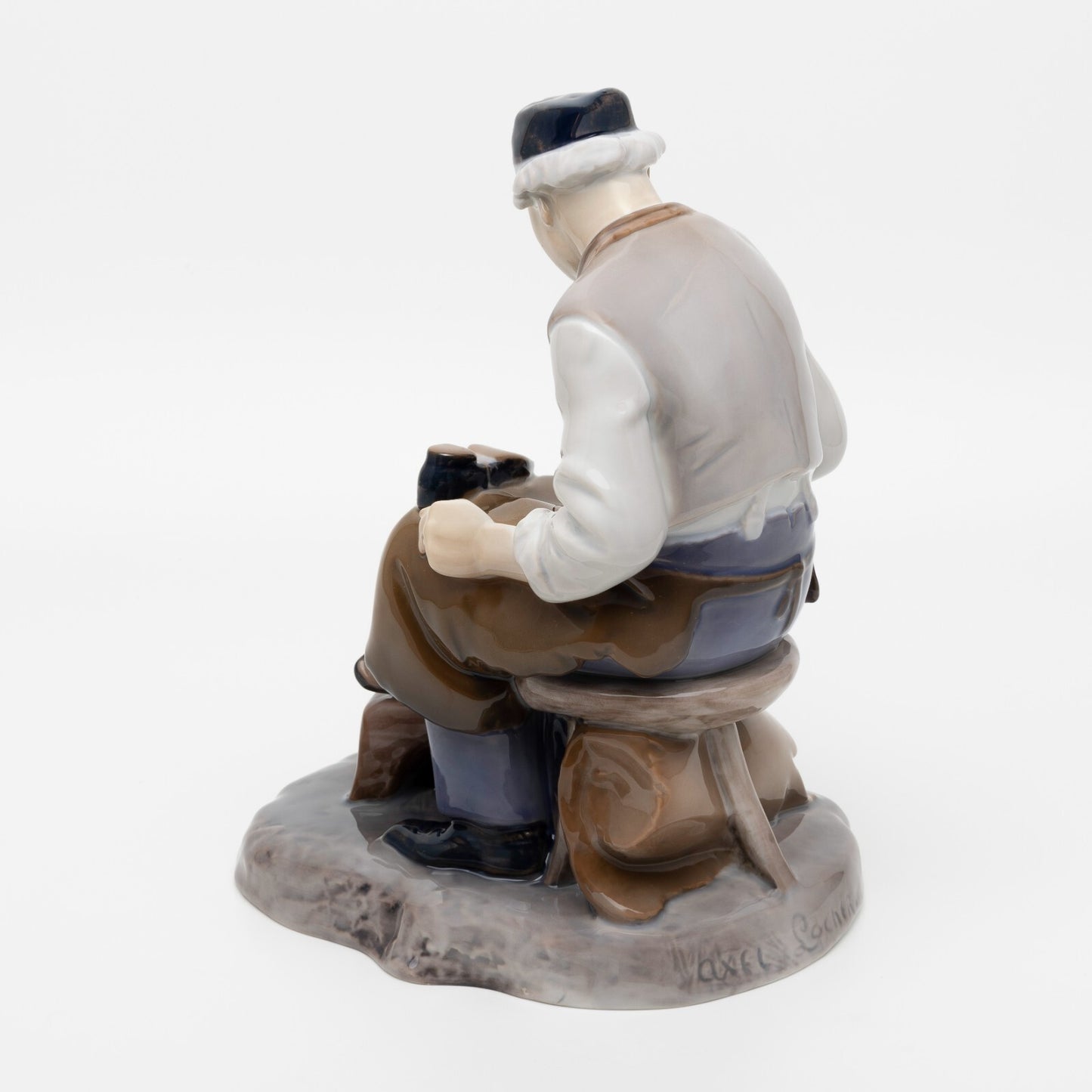 STATUINA PORCELLANA ROYAL COPENHAGEN BING&GRONDAHL "Calzolaio" COD 2228 CM 22x18