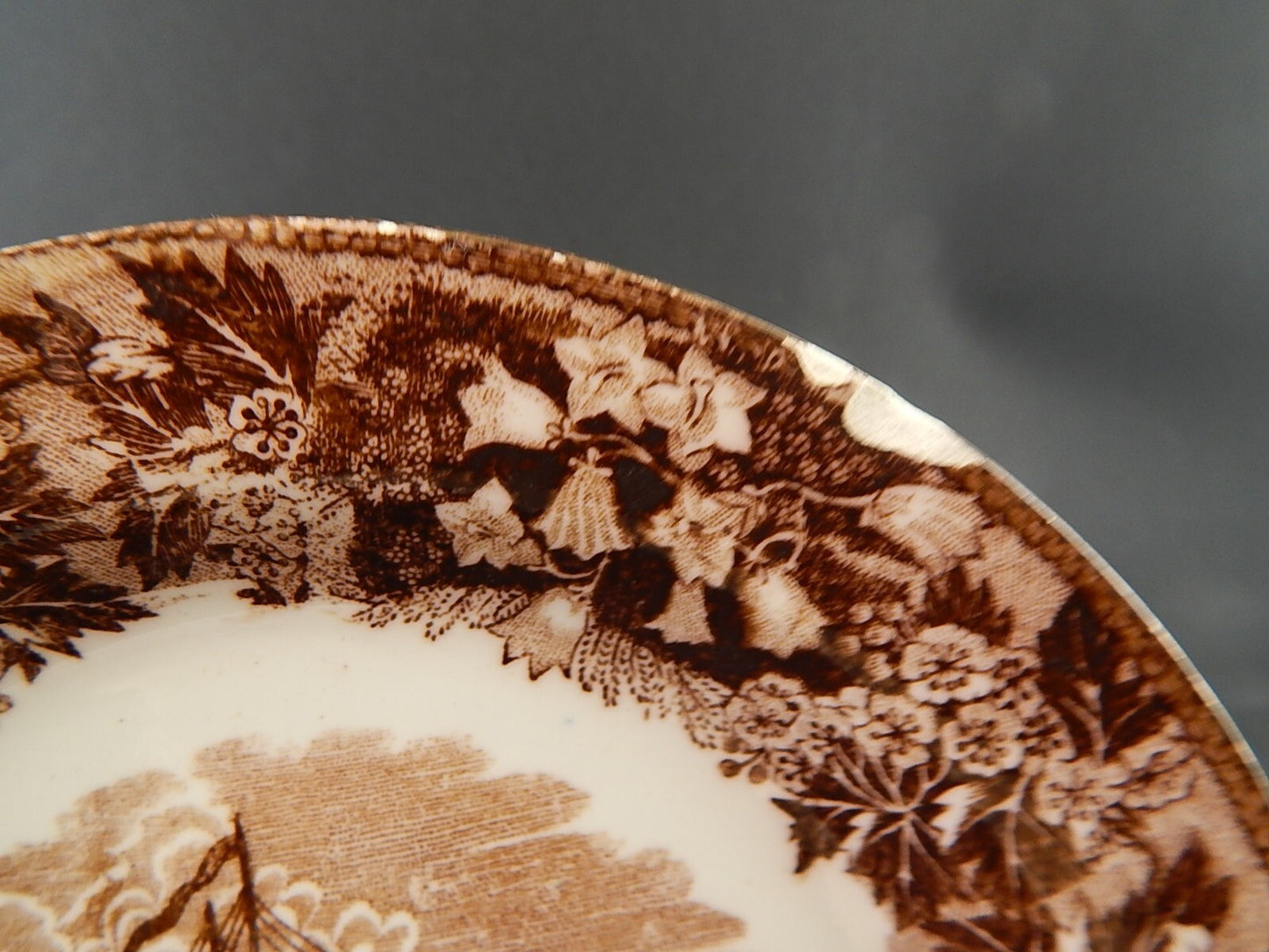 ANTICO PIATTO SEMI PORCELLANA RICHARD MILANO DECORO FERRARA META' 800 #A25