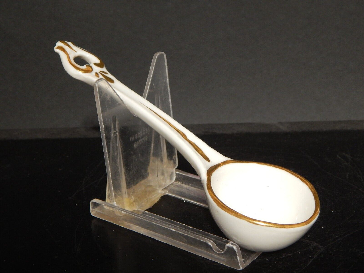 ANTICO RARO CUCCHIAIO DA SALSIERA IN PORCELLANA BIANCA CON DECORO IN ORO #1501