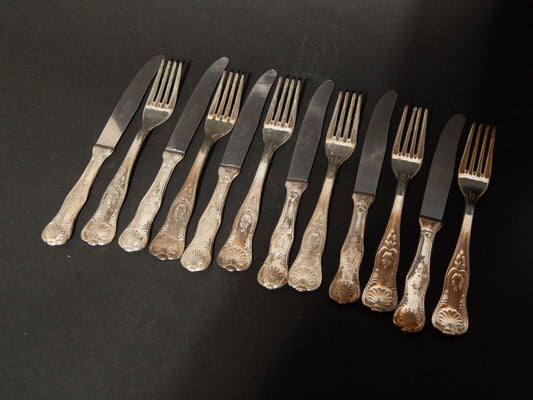 VINTAGE SET 12 POSATE ARGENTATE IN STILE ROCAILLE CON DECORO A CONCHIGLIA