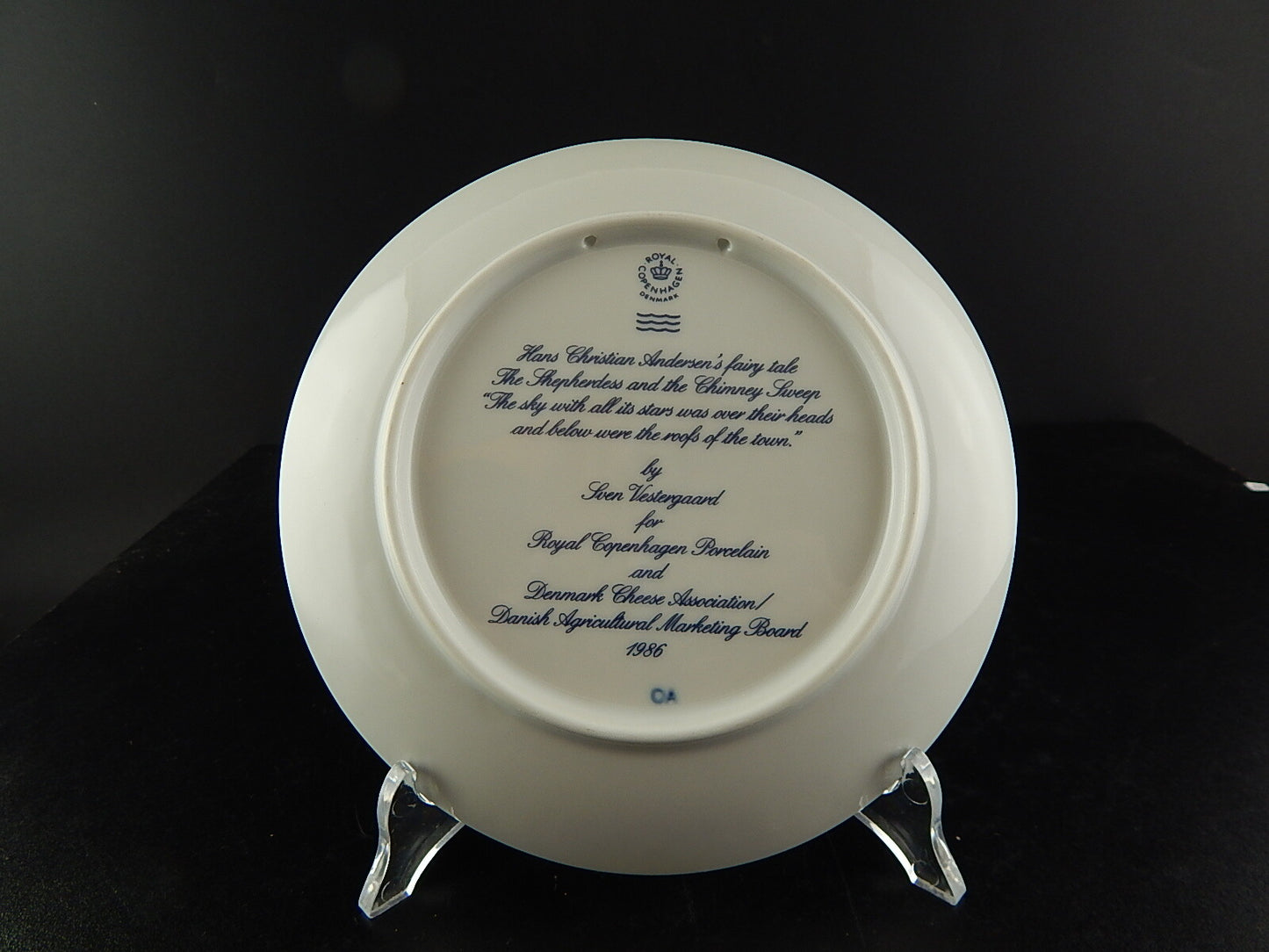 ROYAL COPENHAGEN H.C.ANDERSEN PIATTO PORCELLANA PASTORELLA E SPAZZACAMINO 1986