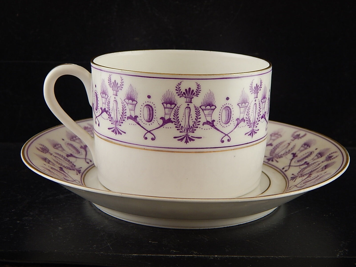 ANTICA PREZIOSA TAZZA TE' STILE IMPERO IN PORCELLANA BIANCA DECORATA VIOLA E ORO