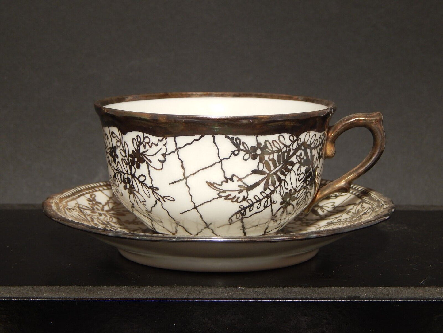 ANTICA RARA PREZIOSA TAZZA COLAZIONE PORCELLANA INGABBIATA IN ARGENTO