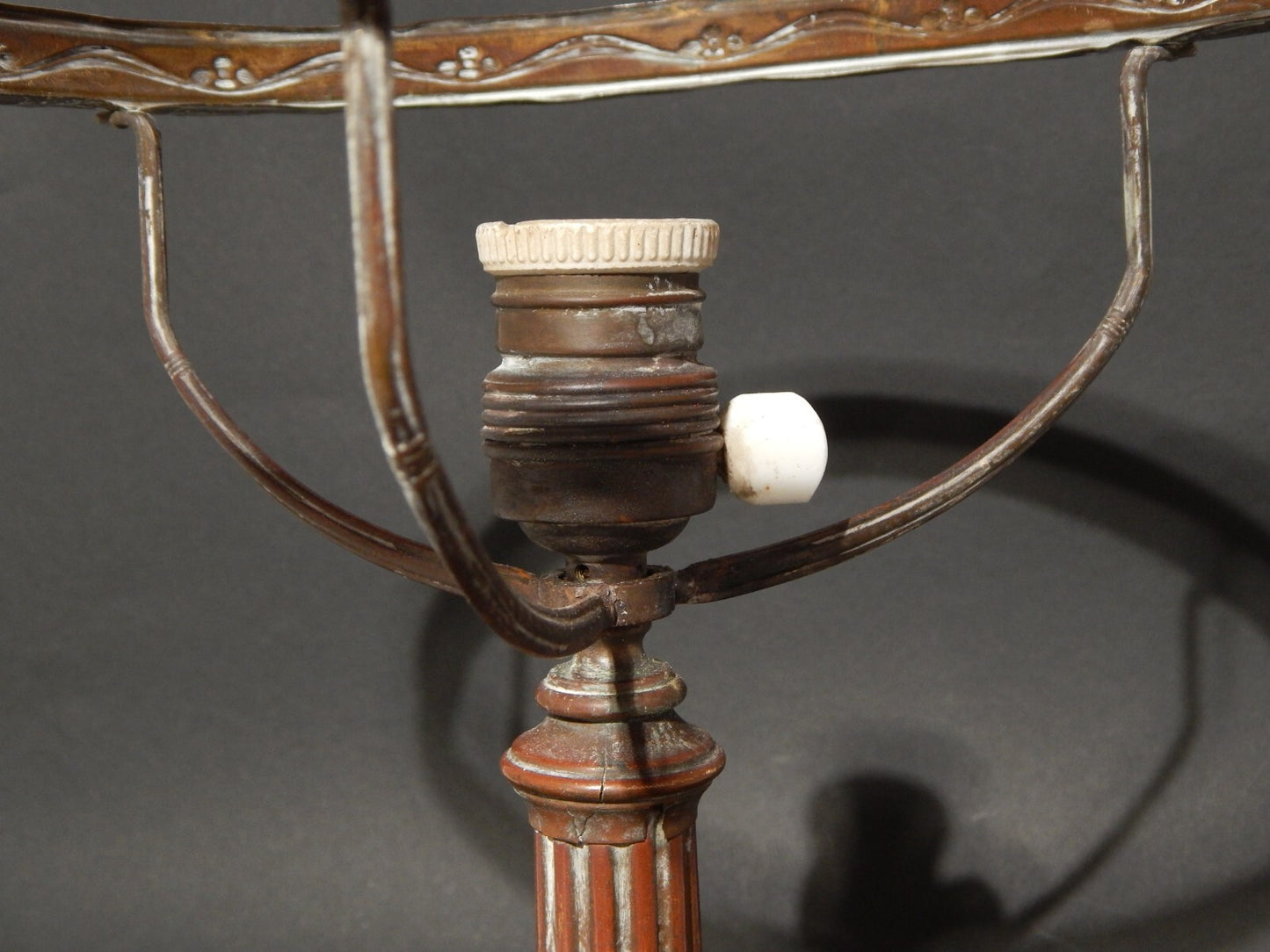 ANTICA ORIGINALE ELEGANTE LAMPADA TAVOLO STILE CLASSICO BRONZO E OPALINO BIANCO