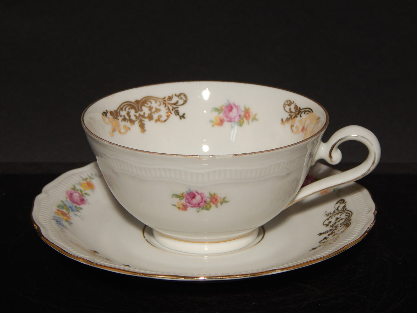 ANTICA TAZZA TE' PORCELLANA BIANCA ARABESCHI BAVARIA SELTMANN RENATE DIFETTO