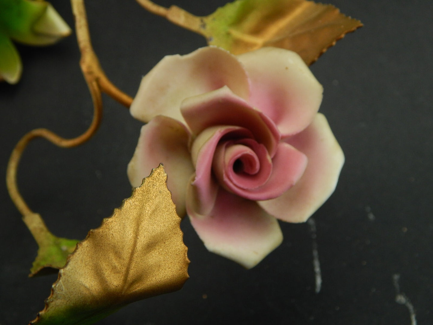 APPLIQUE 1 FUOCO ANTICA LIBERTY FERRO BATTUTO E ROSE CERAMICA POLICROME #1730