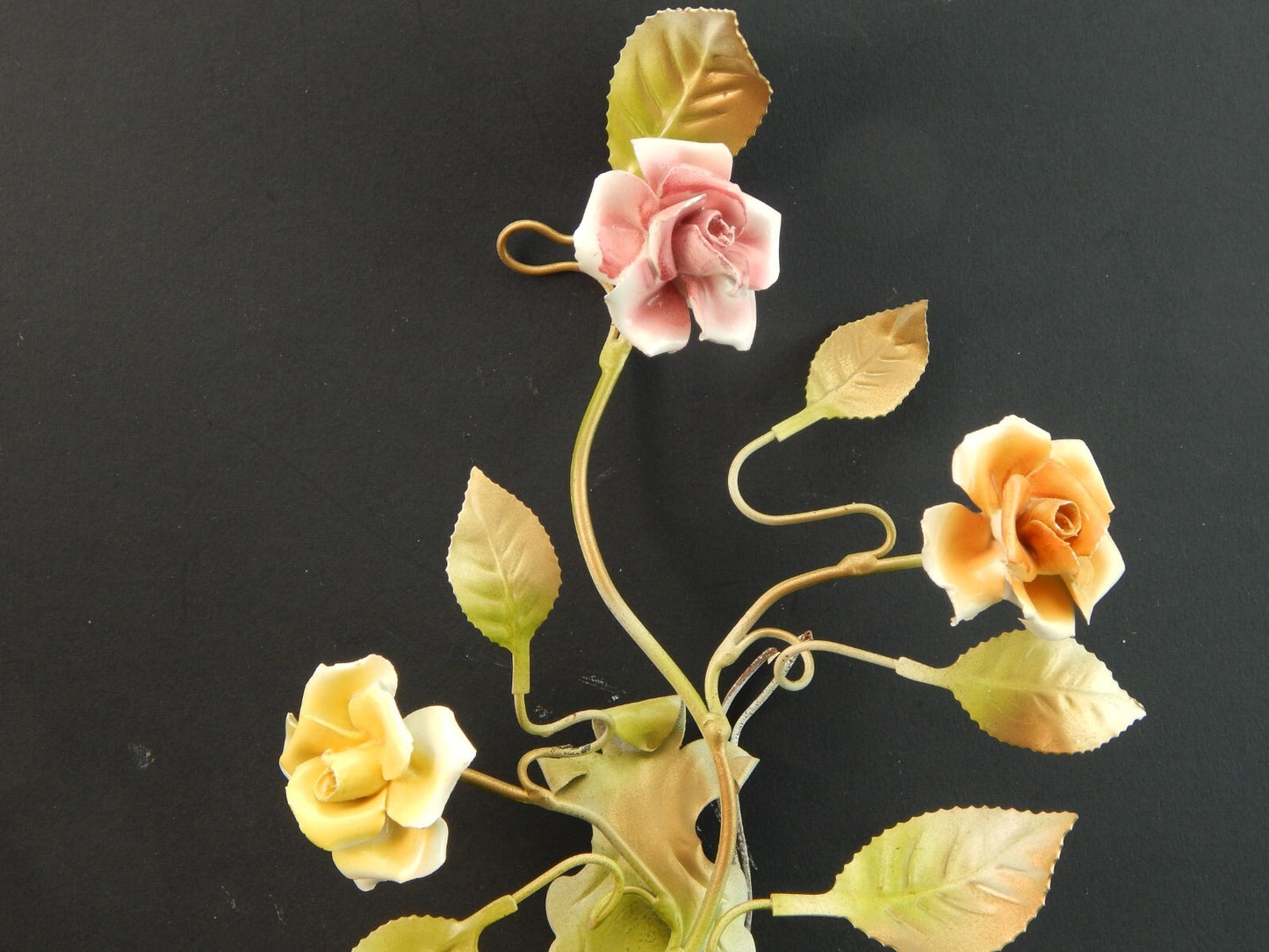 APPLIQUE 1 FUOCO ANTICA LIBERTY FERRO BATTUTO E ROSE CERAMICA POLICROME #1732