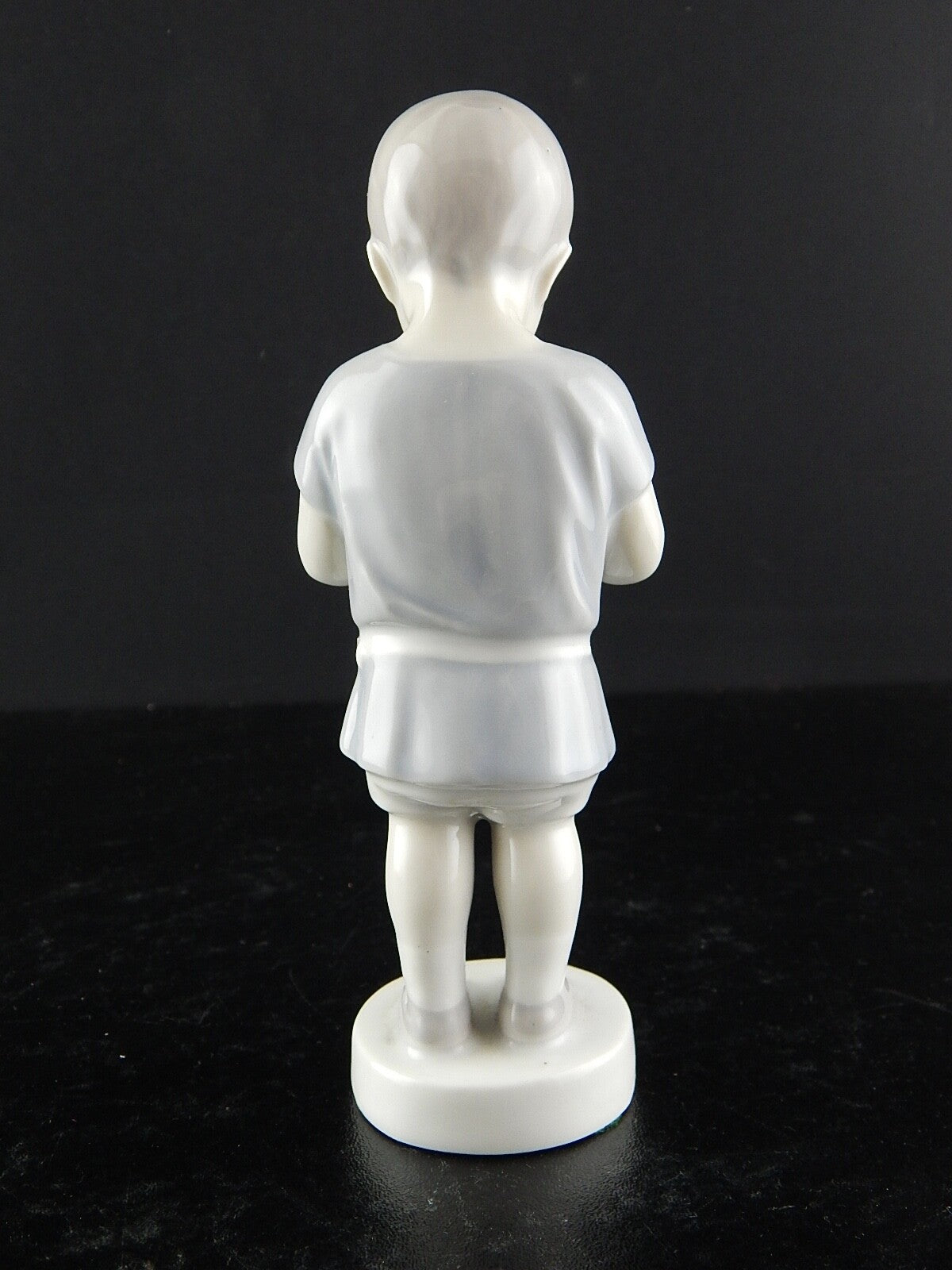 ROYAL COPENHAGEN BING&GRONDAHL STATUINA PORCELLANA RAGAZZO CON BASSOTTO DIFETTO