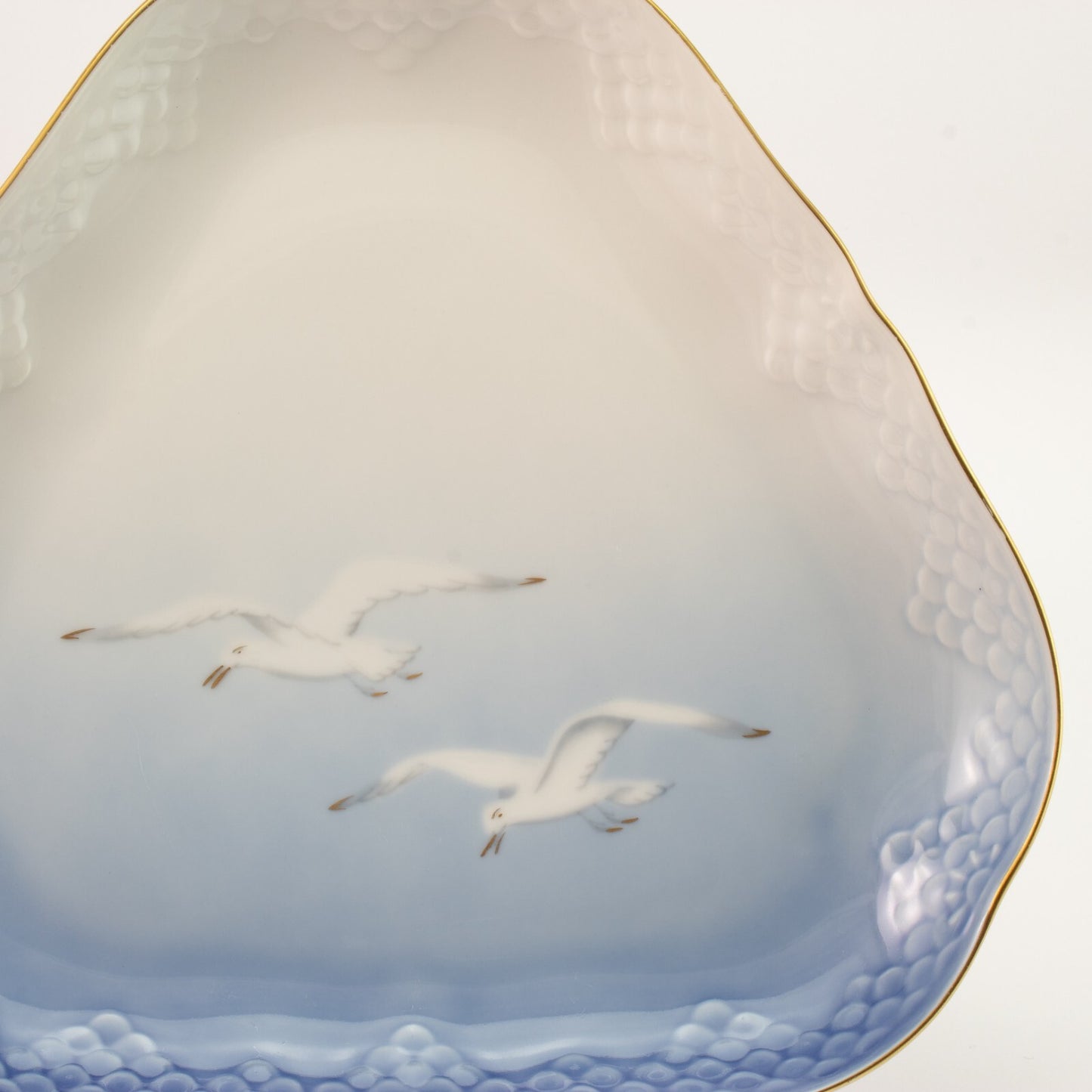 PIATTO PORTATA TRIANGOLARE PORCELLANA E ORO ZECCHINO GABBIANI BING&GRONDAHL 354