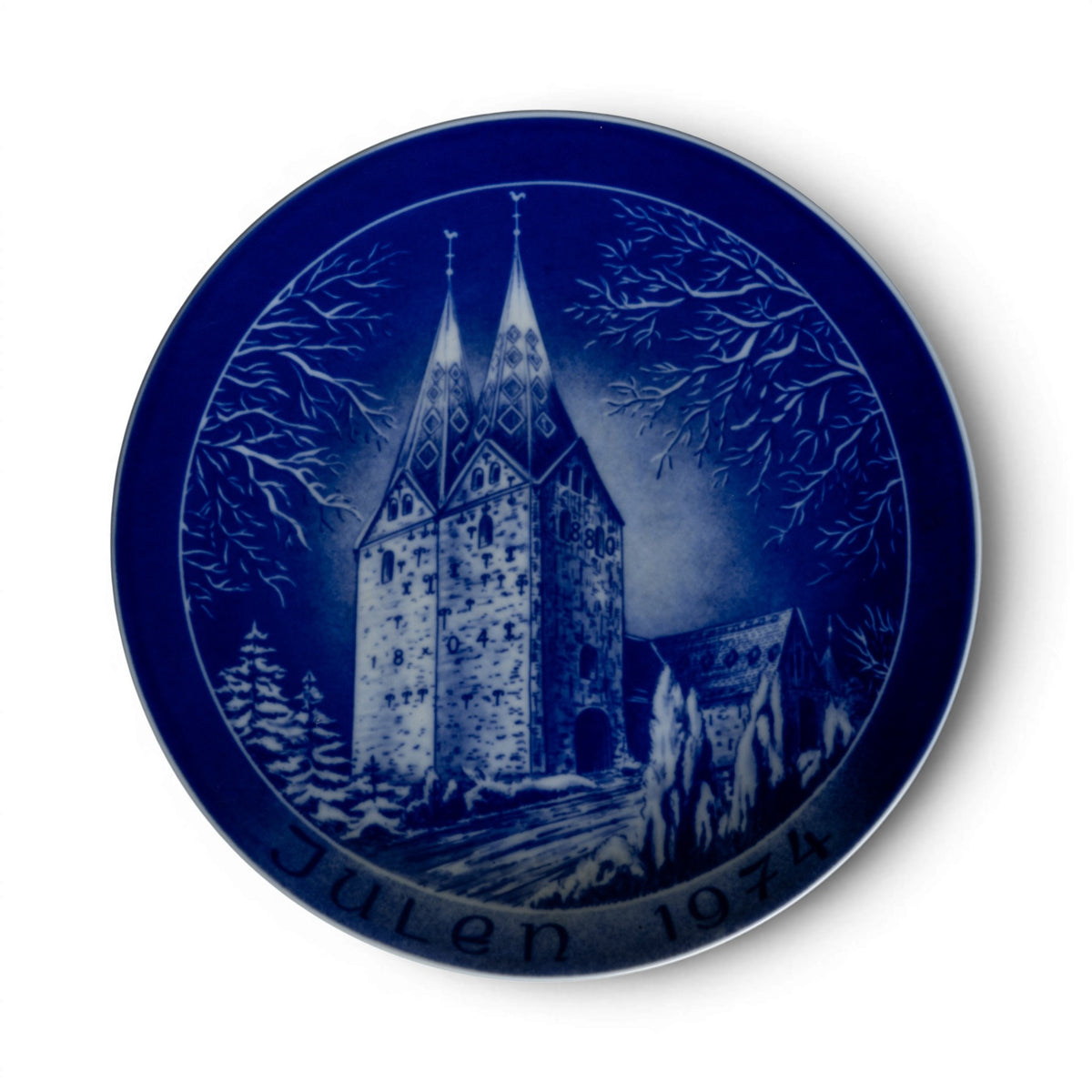 Piatto di Natale Baco Kirke Platten 1974 in porcellana, Chiesa di Broager con due guglie gemelle, decoro blu cobalto sottosmalto, 20cm